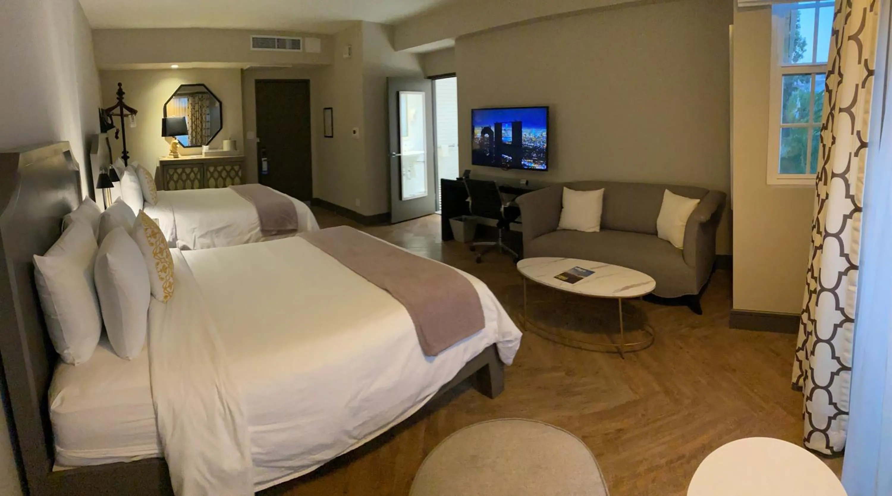 Bed in Hollywood Hotel