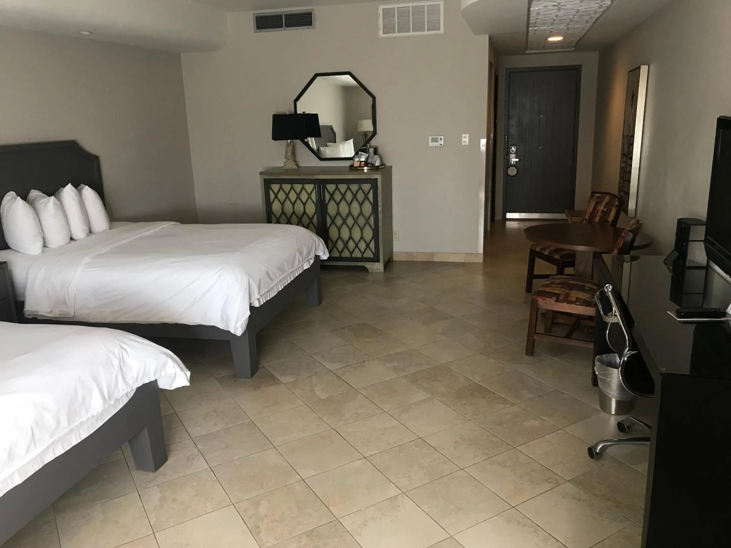 TV and multimedia, Bed in Hollywood Hotel