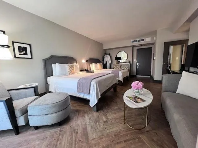 Bed in Hollywood Hotel