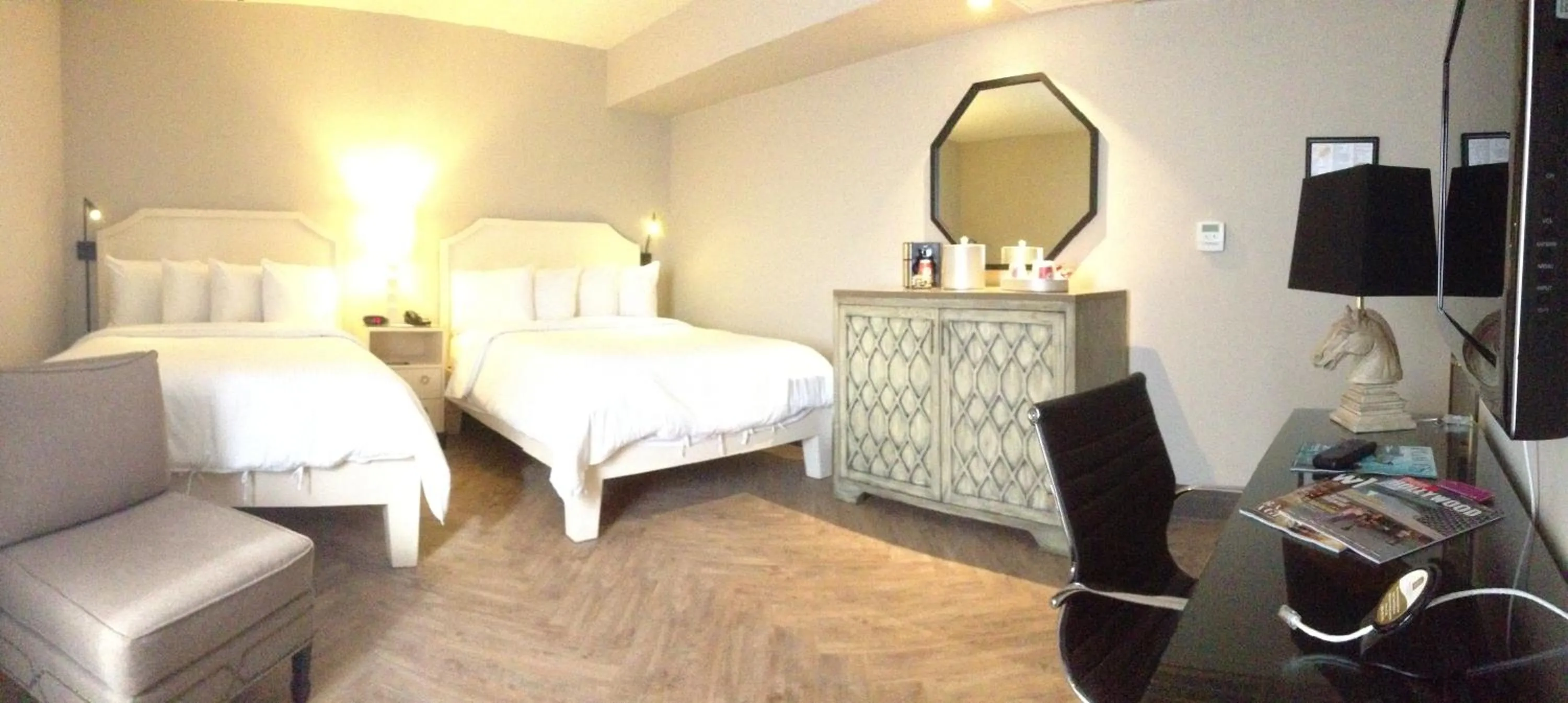 Bed in Hollywood Hotel