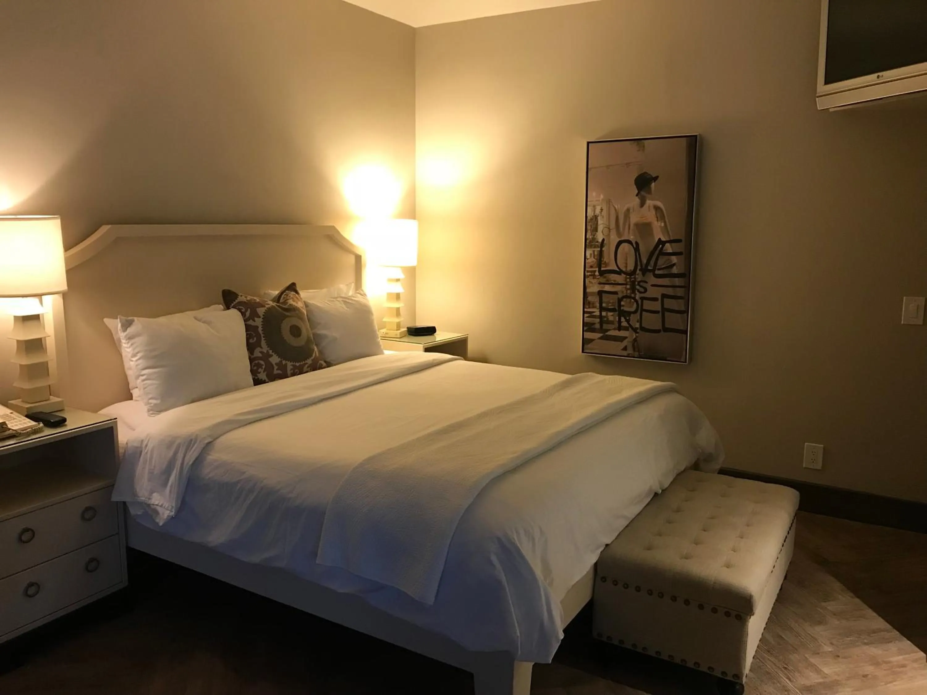 Bed in Hollywood Hotel