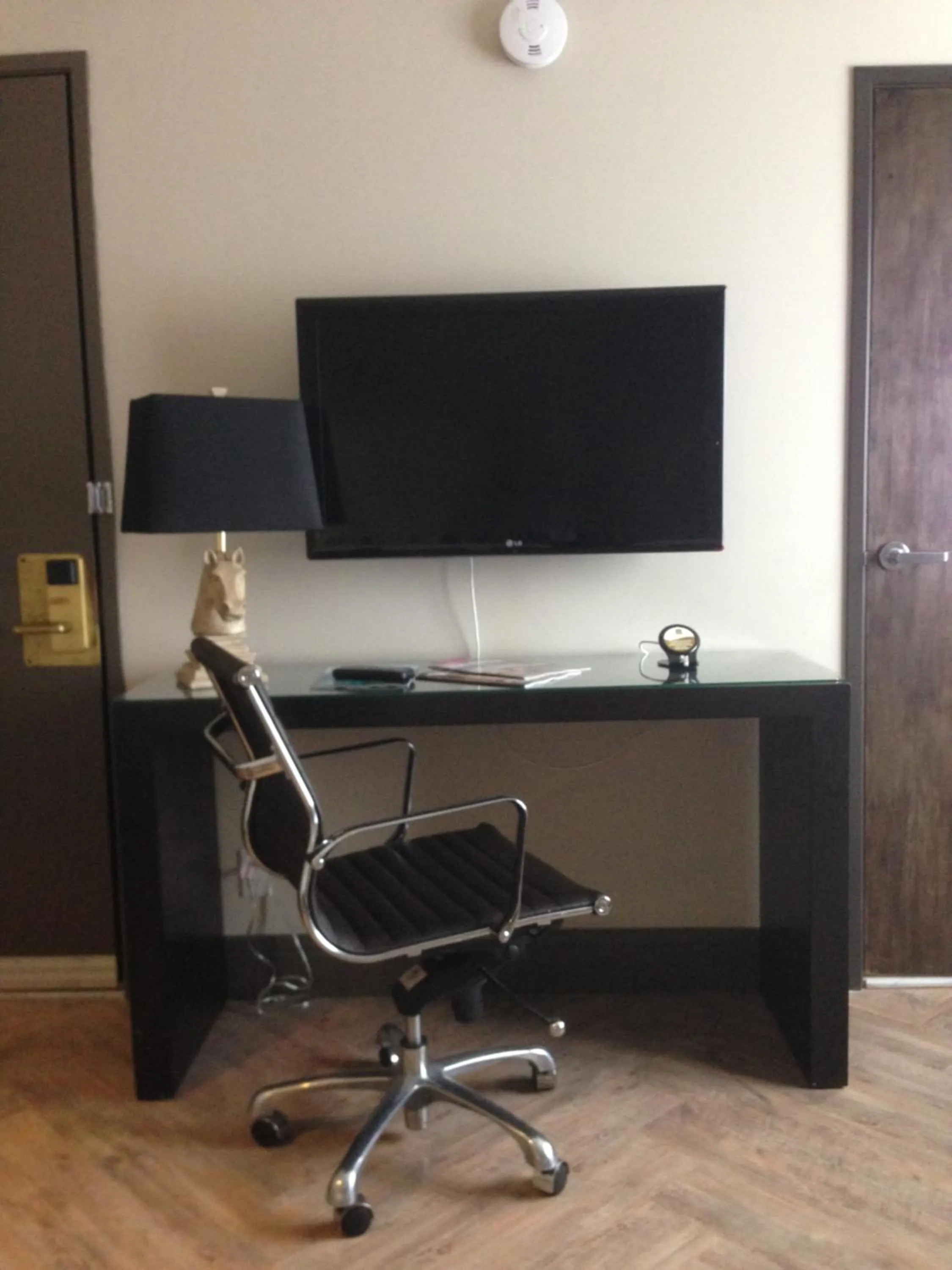 TV and multimedia in Hollywood Hotel