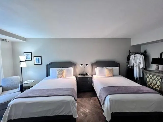 Bed in Hollywood Hotel