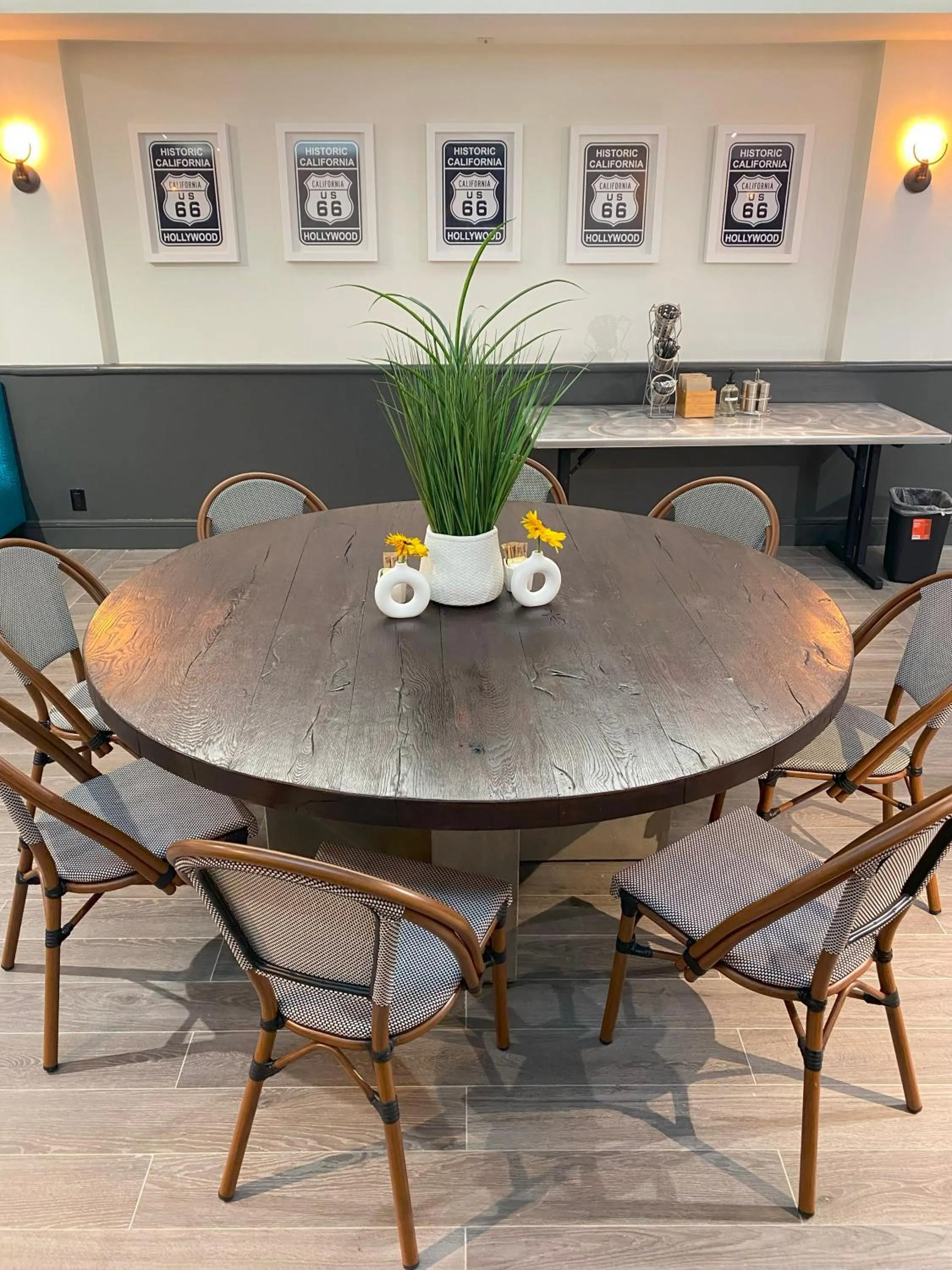 Restaurant/places to eat in Hollywood Hotel