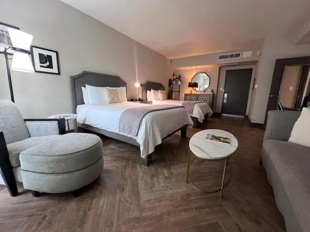 Bed in Hollywood Hotel