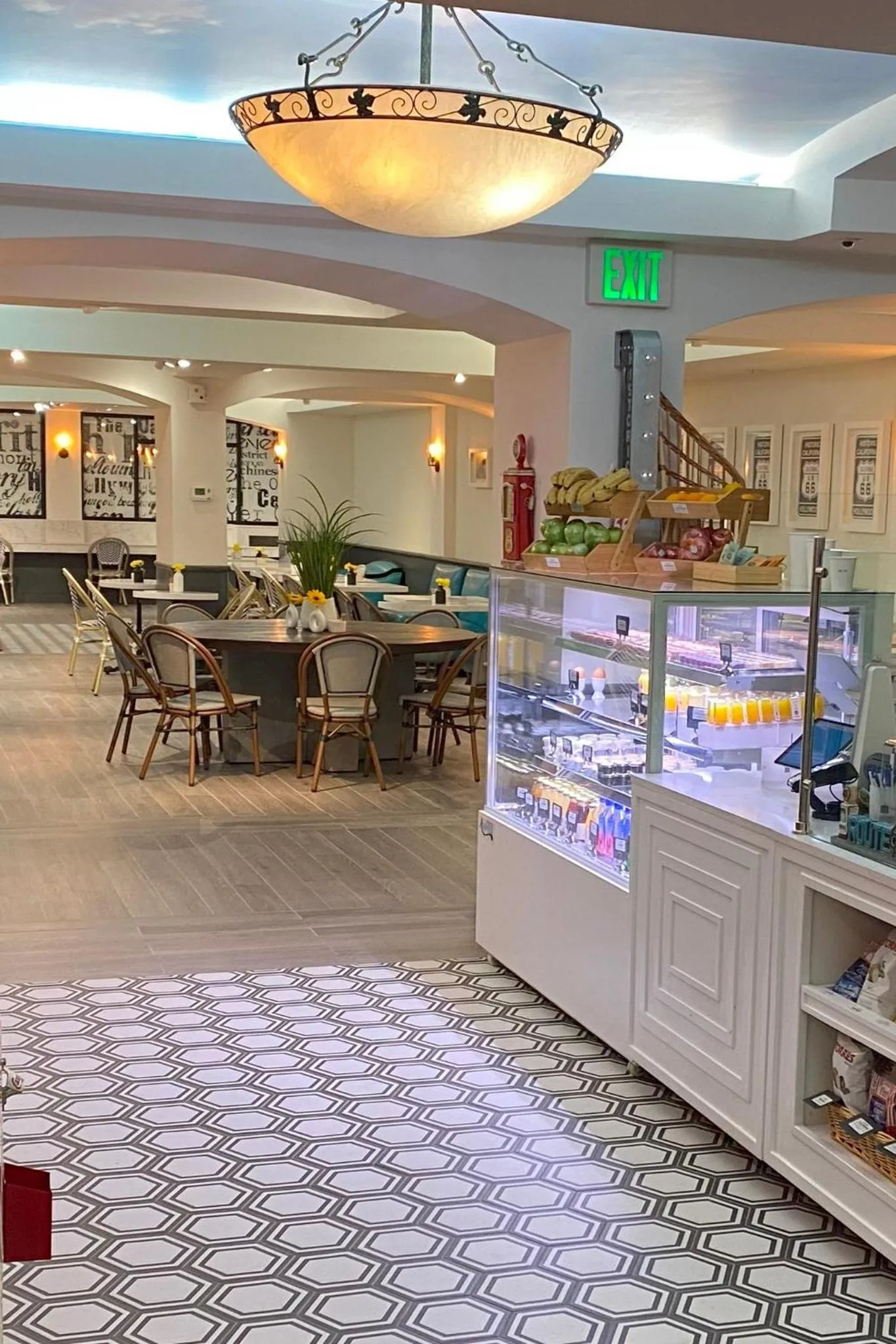 Restaurant/places to eat in Hollywood Hotel