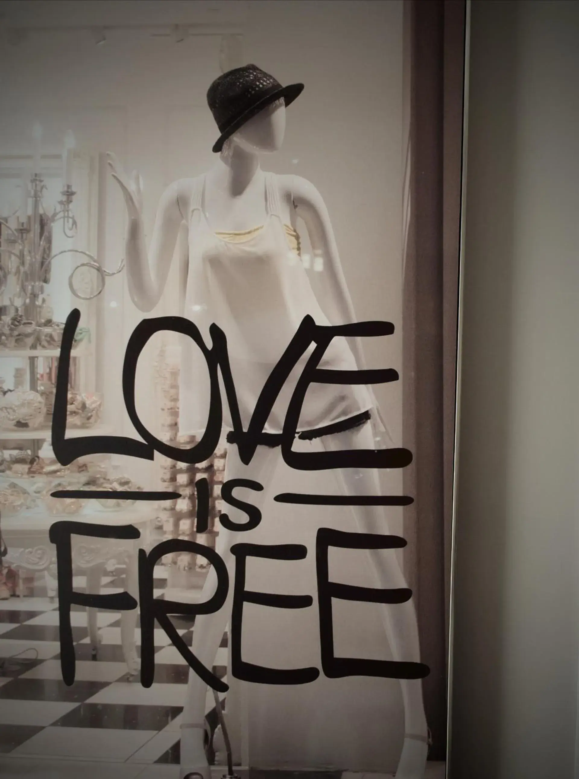 Standard Queen Room in Hollywood Hotel Standard Queen Room in Hollywood Hotel