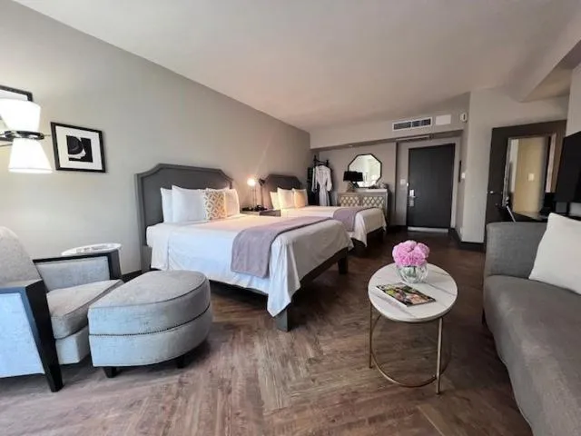 Bed in Hollywood Hotel