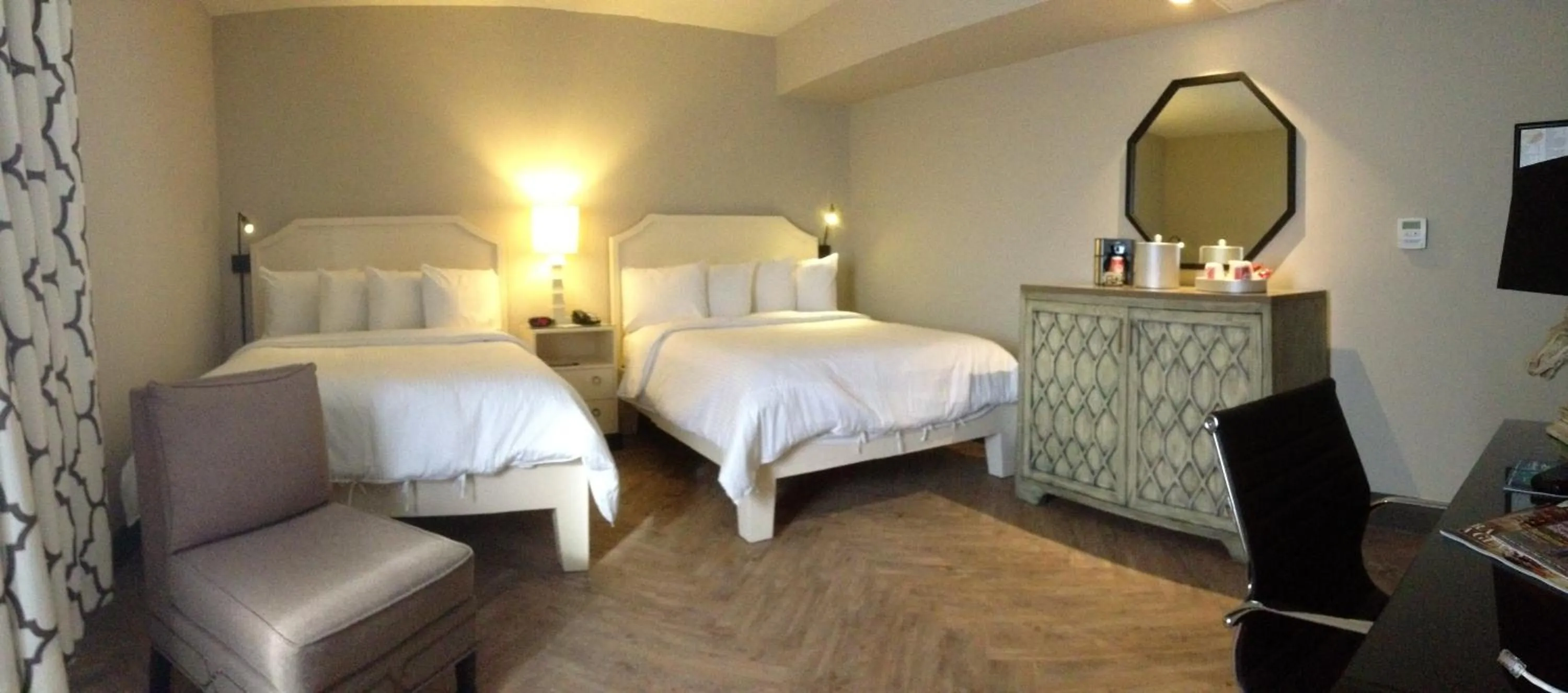 Bed in Hollywood Hotel