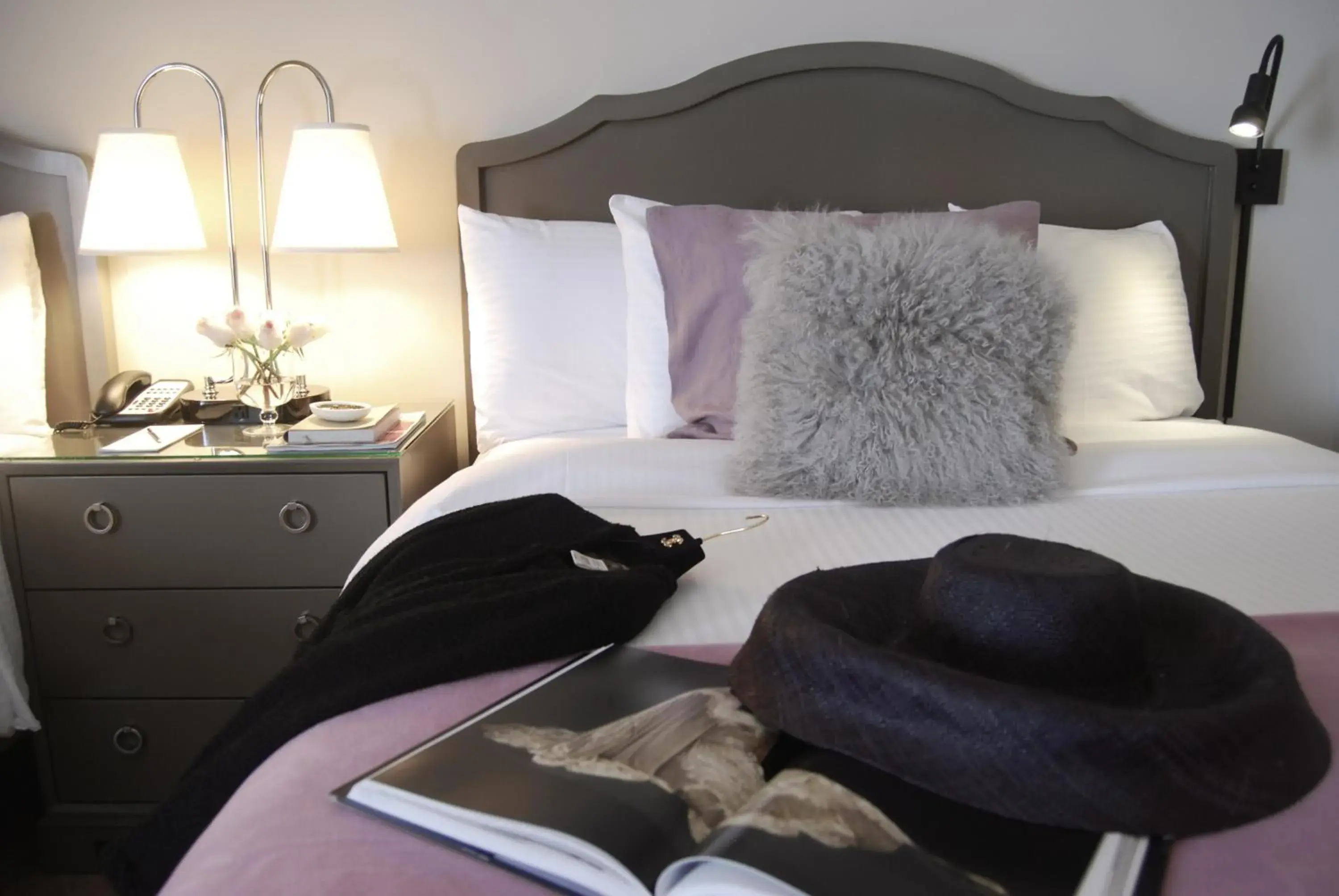 Queen Suite in Hollywood Hotel Queen Suite in Hollywood Hotel