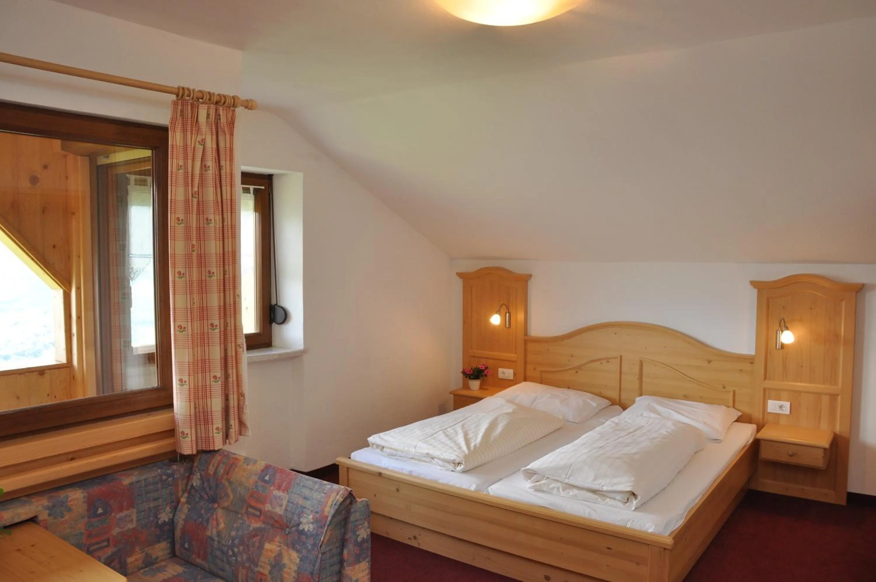 Photo of the whole room, Bed in Berggasthof Häusler