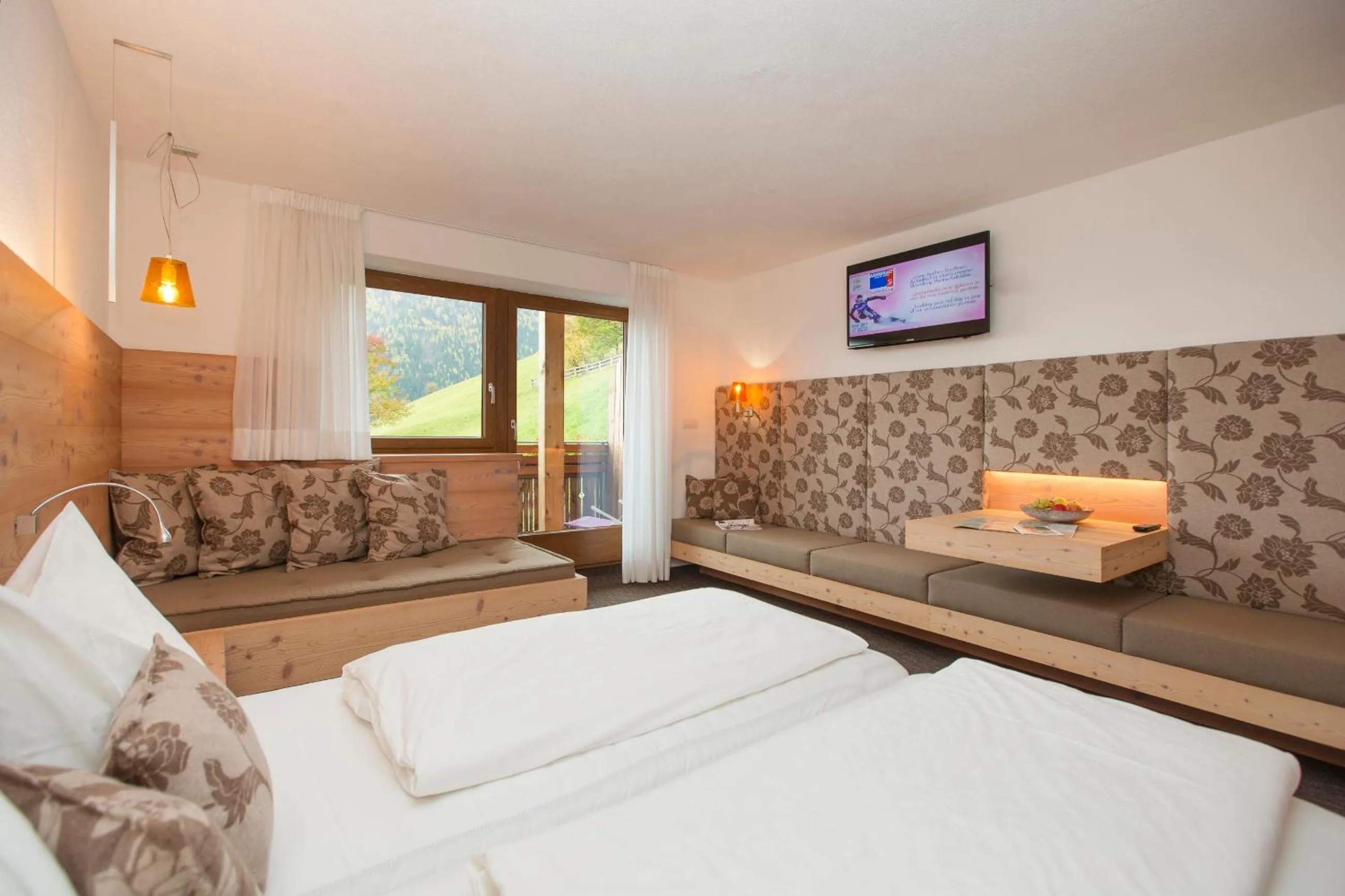 Photo of the whole room, Bed in Berggasthof Häusler