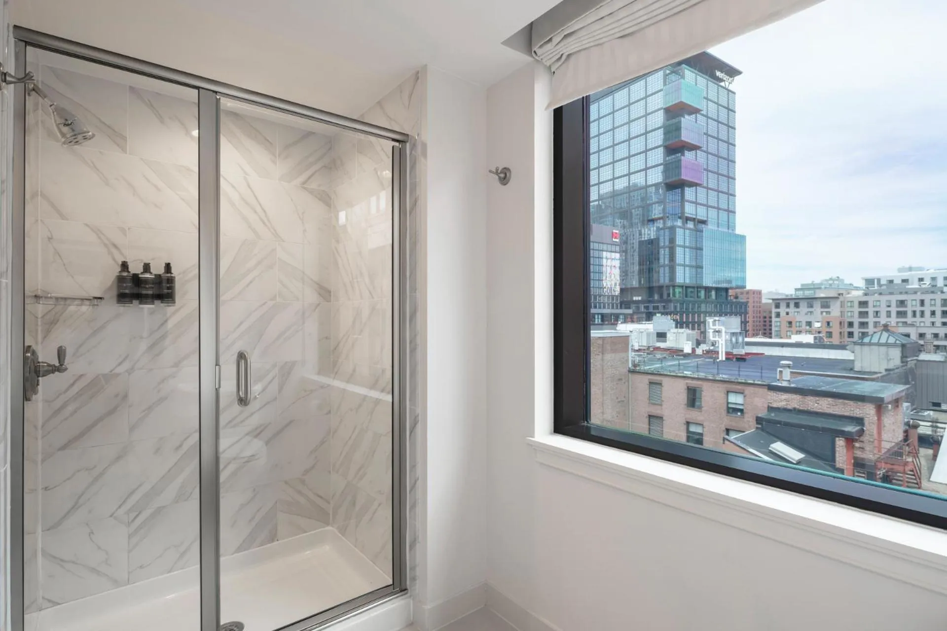 Shower in Eurostars The Boxer