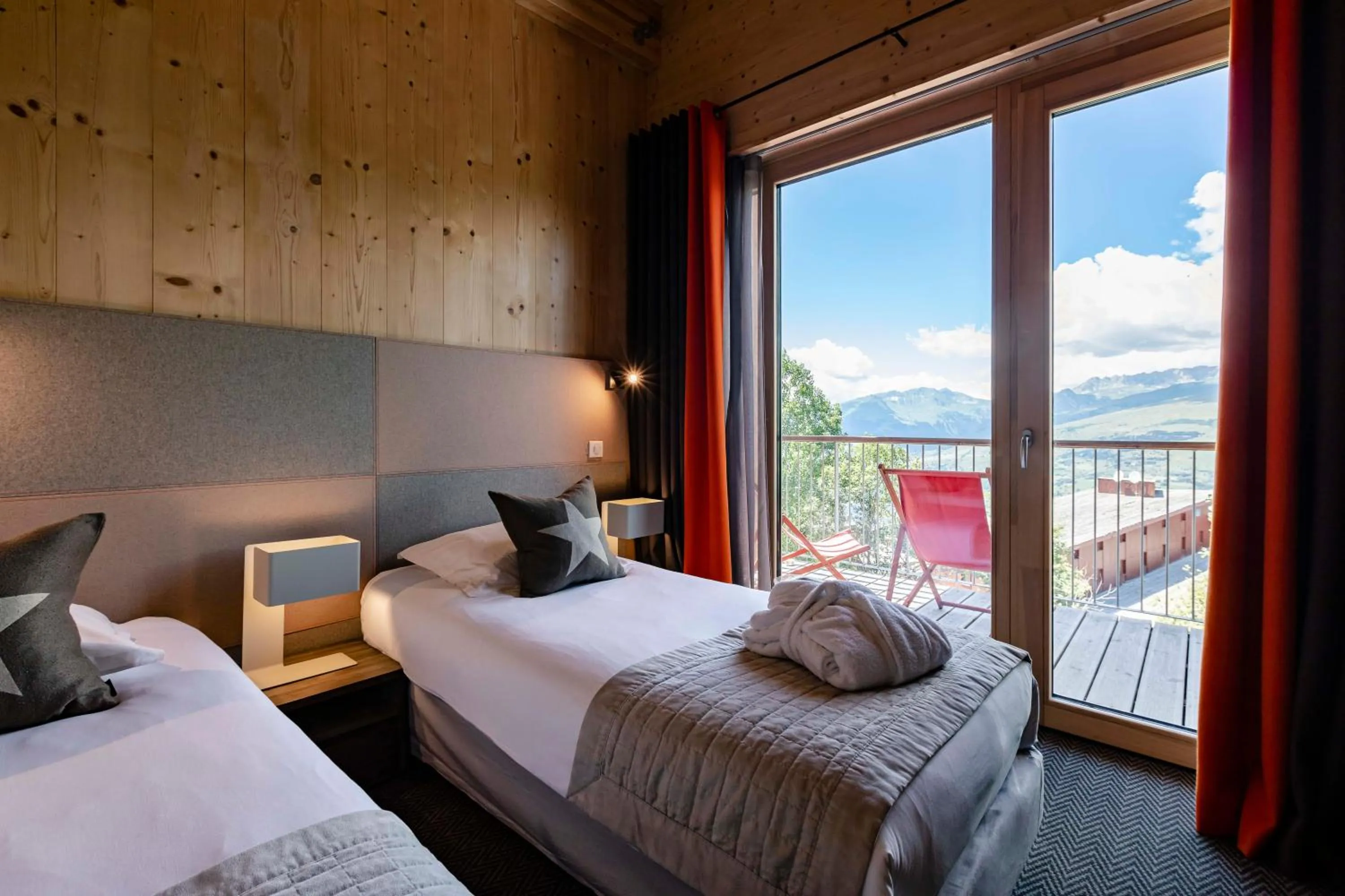 Bed in L'Aiguille Grive Chalets Hotel