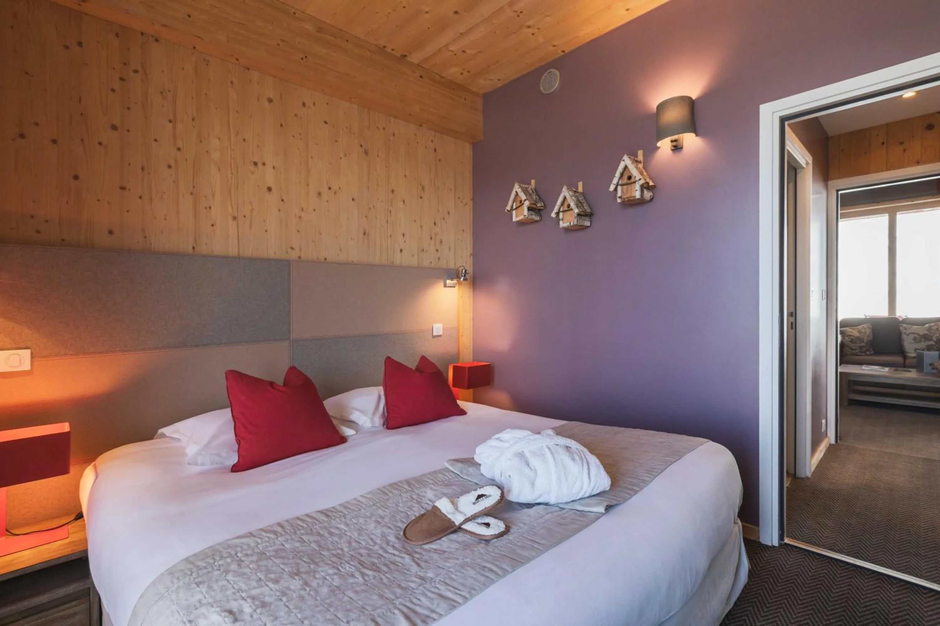 Bed in L'Aiguille Grive Chalets Hotel