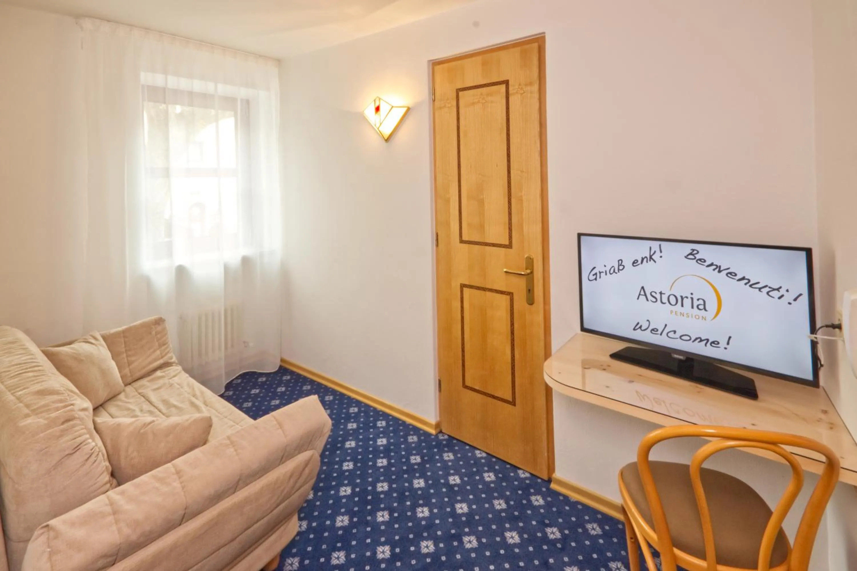 Seating area, Bed in Pension & Residence Astoria