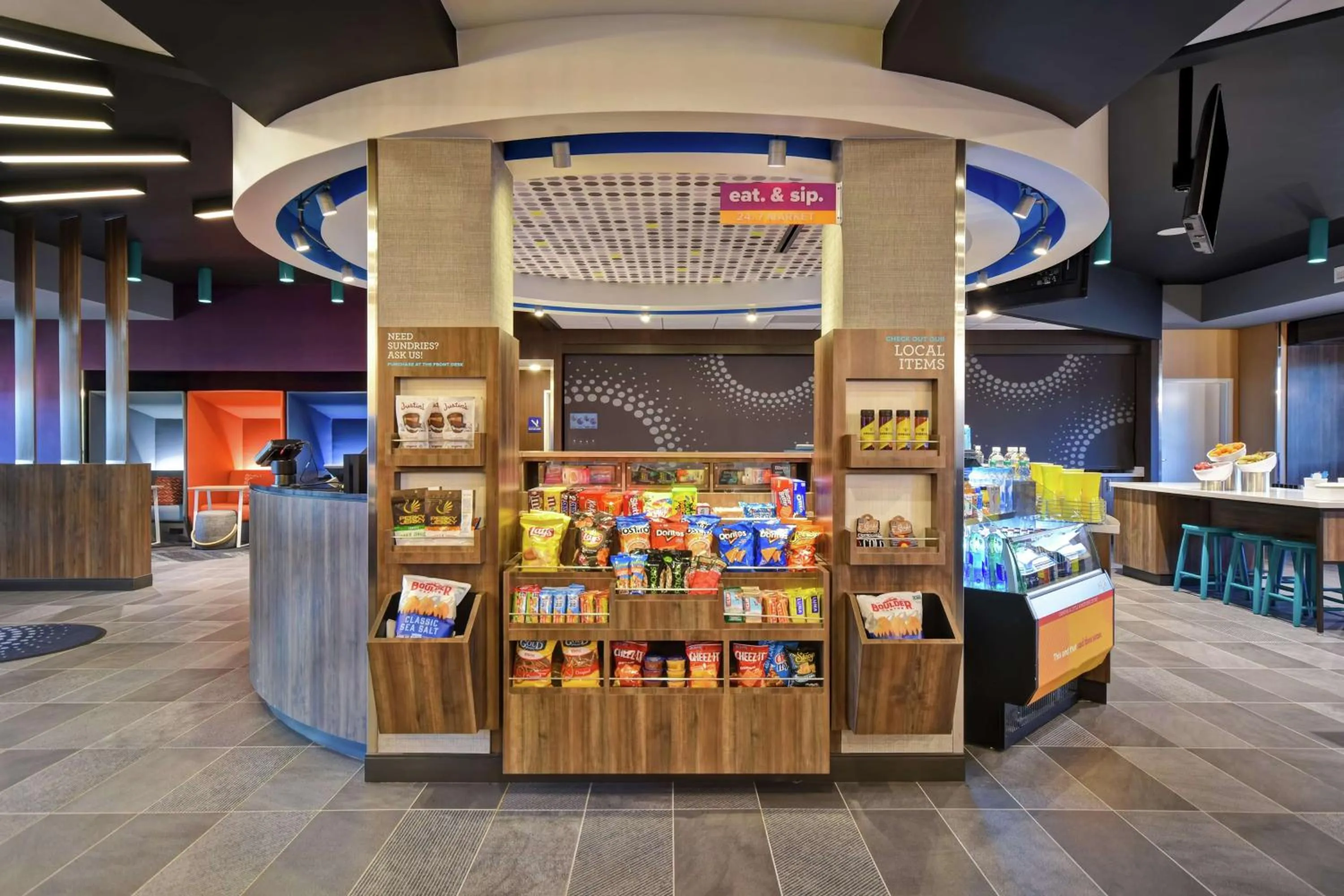 On-site shops in Tru By Hilton Denver South Park Meadows, Co