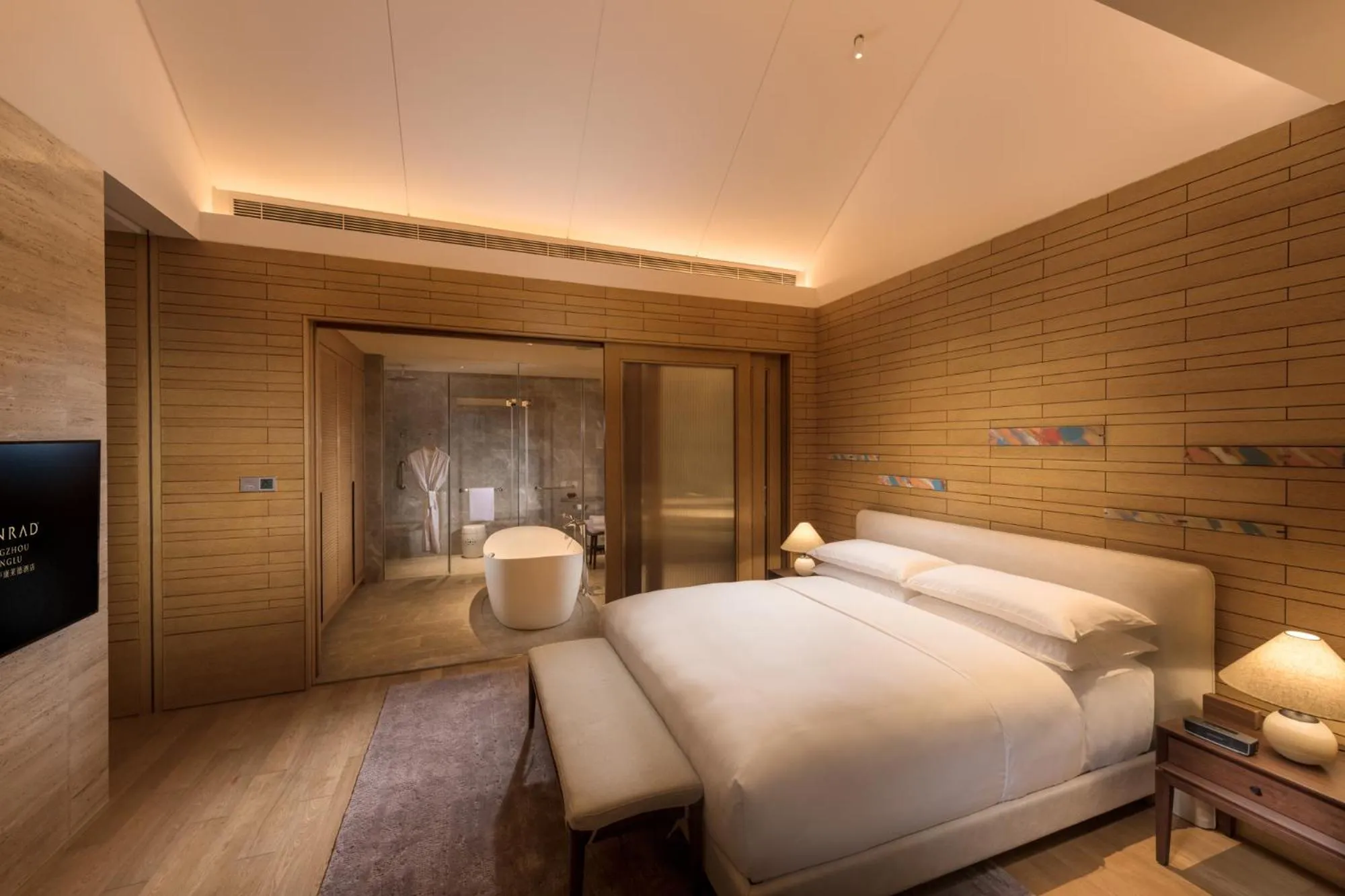 Photo of the whole room, Bed in Conrad Hangzhou Tonglu