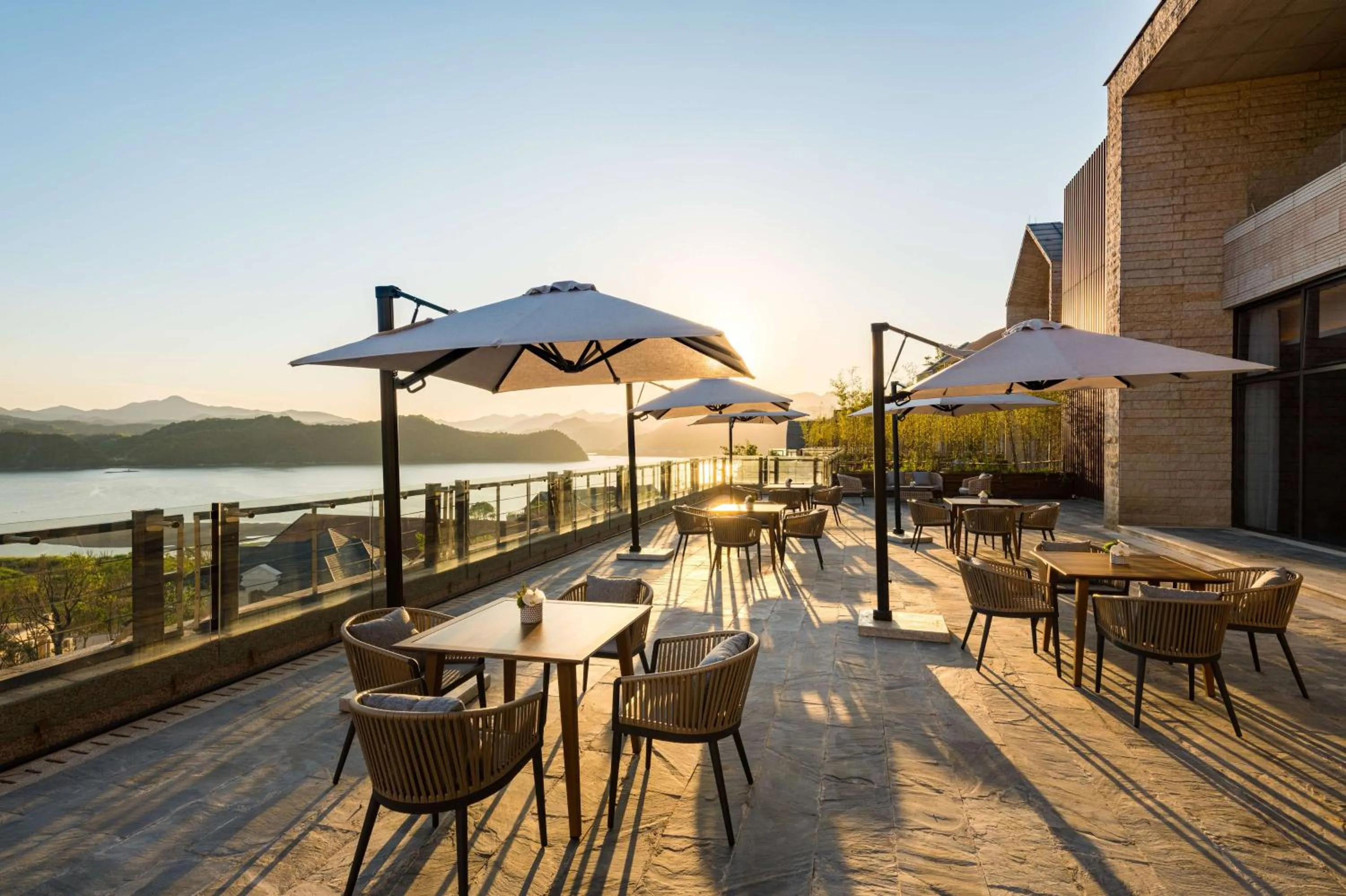 Restaurant/places to eat in Conrad Hangzhou Tonglu