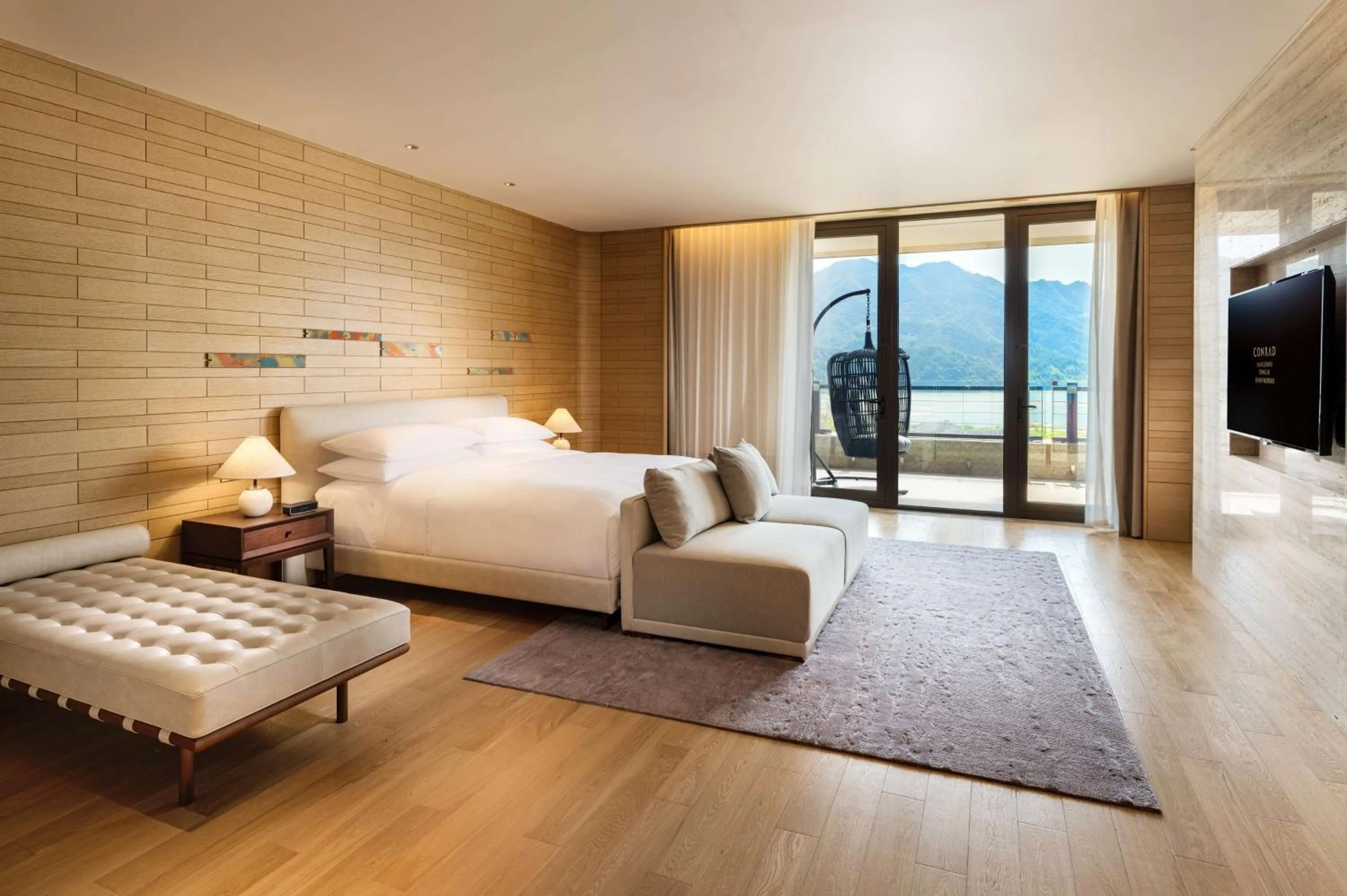 Living room, Bed in Conrad Hangzhou Tonglu