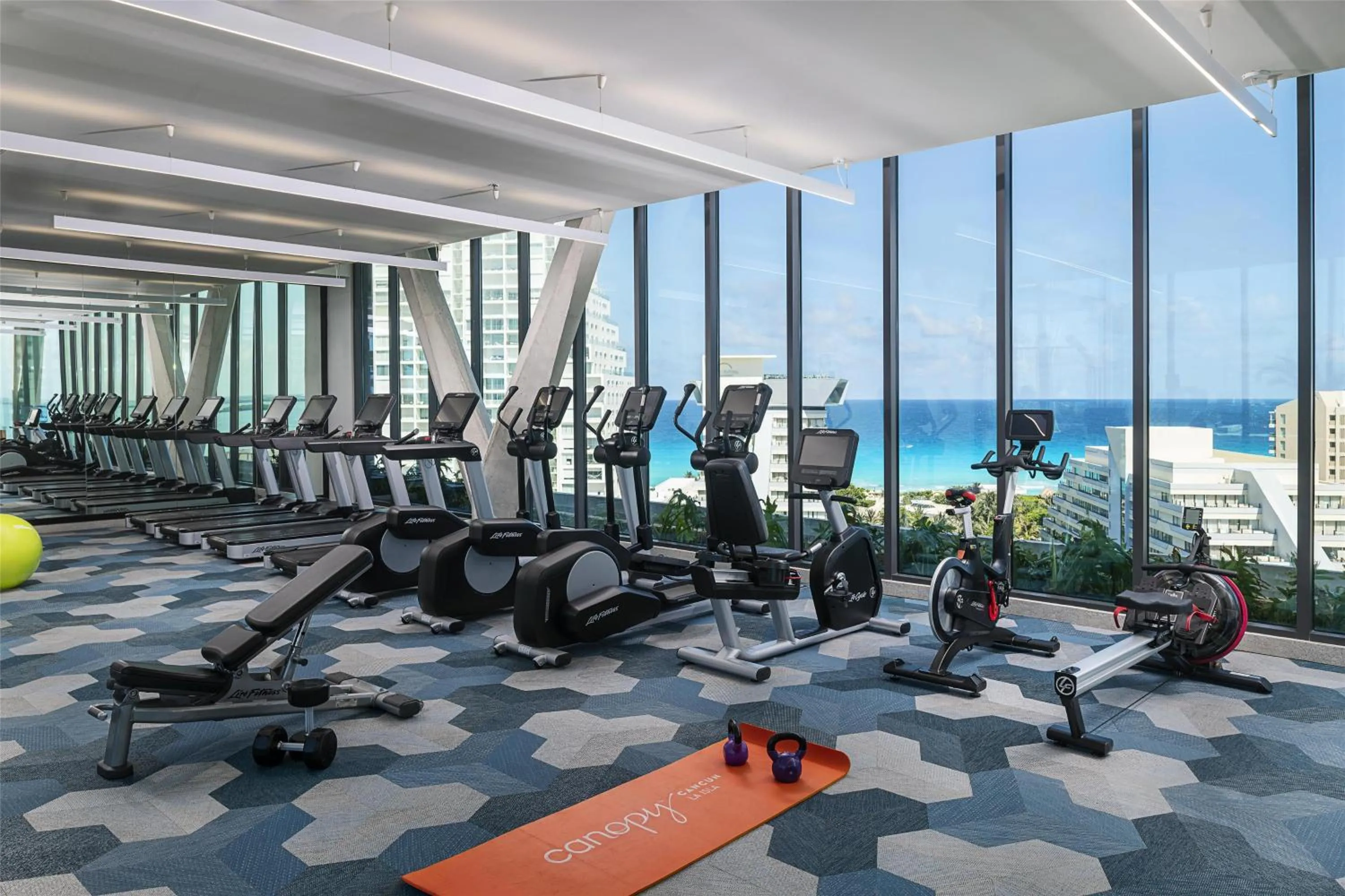 Fitness centre/facilities in Canopy By Hilton Cancun La Isla