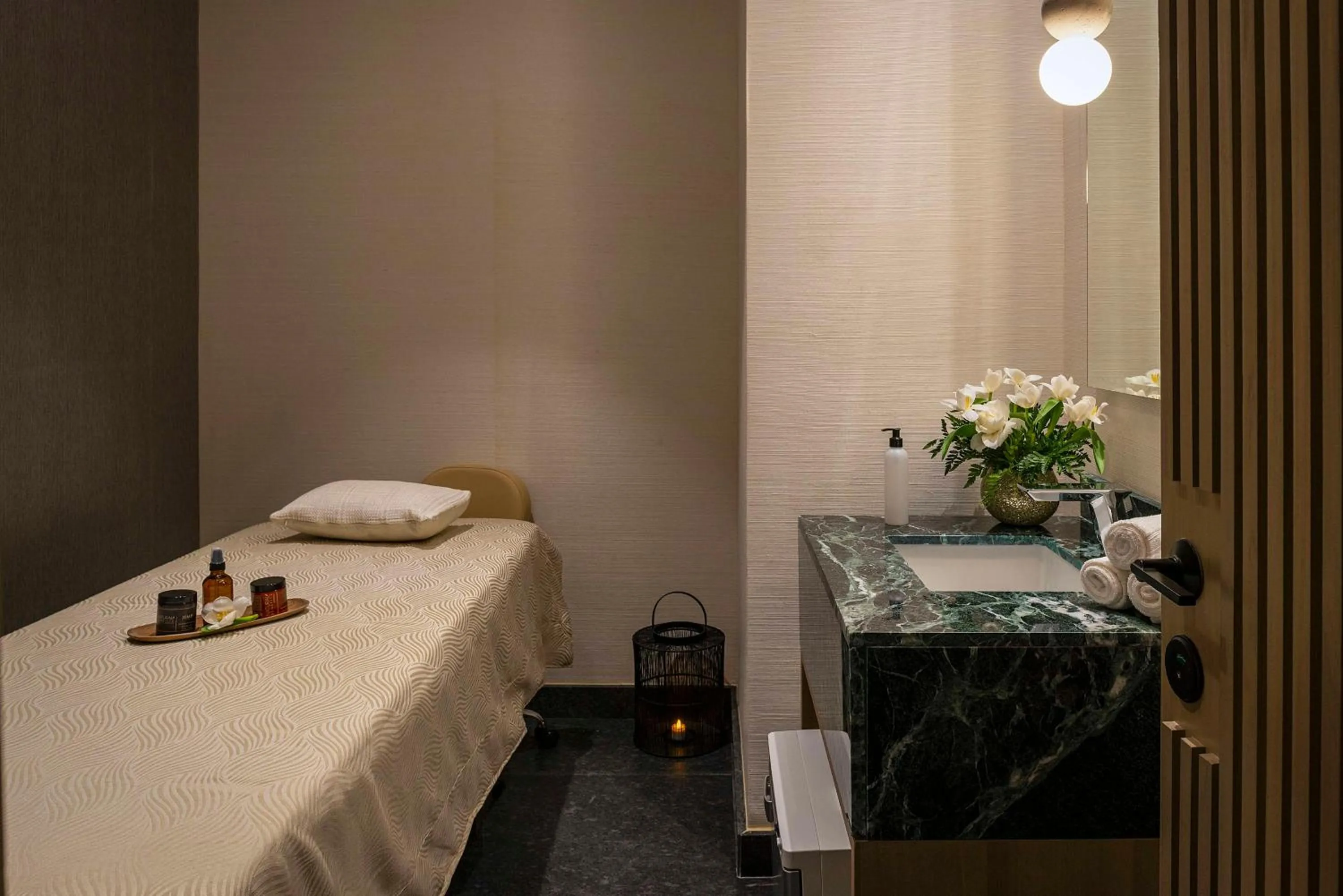 Sports, Bed in Canopy By Hilton Cancun La Isla