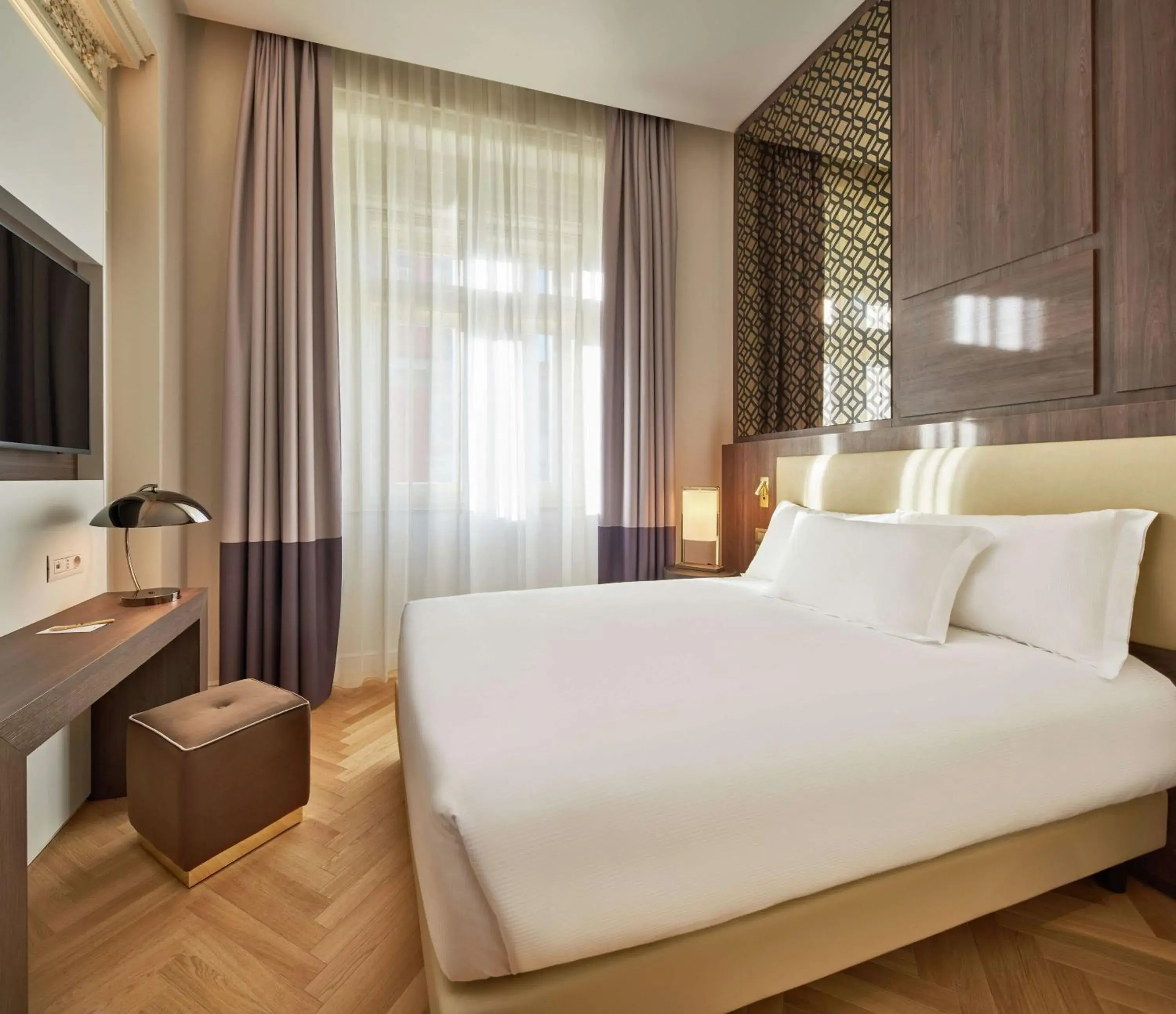 Queen Room in DoubleTree By Hilton Trieste Queen Room in DoubleTree By Hilton Trieste