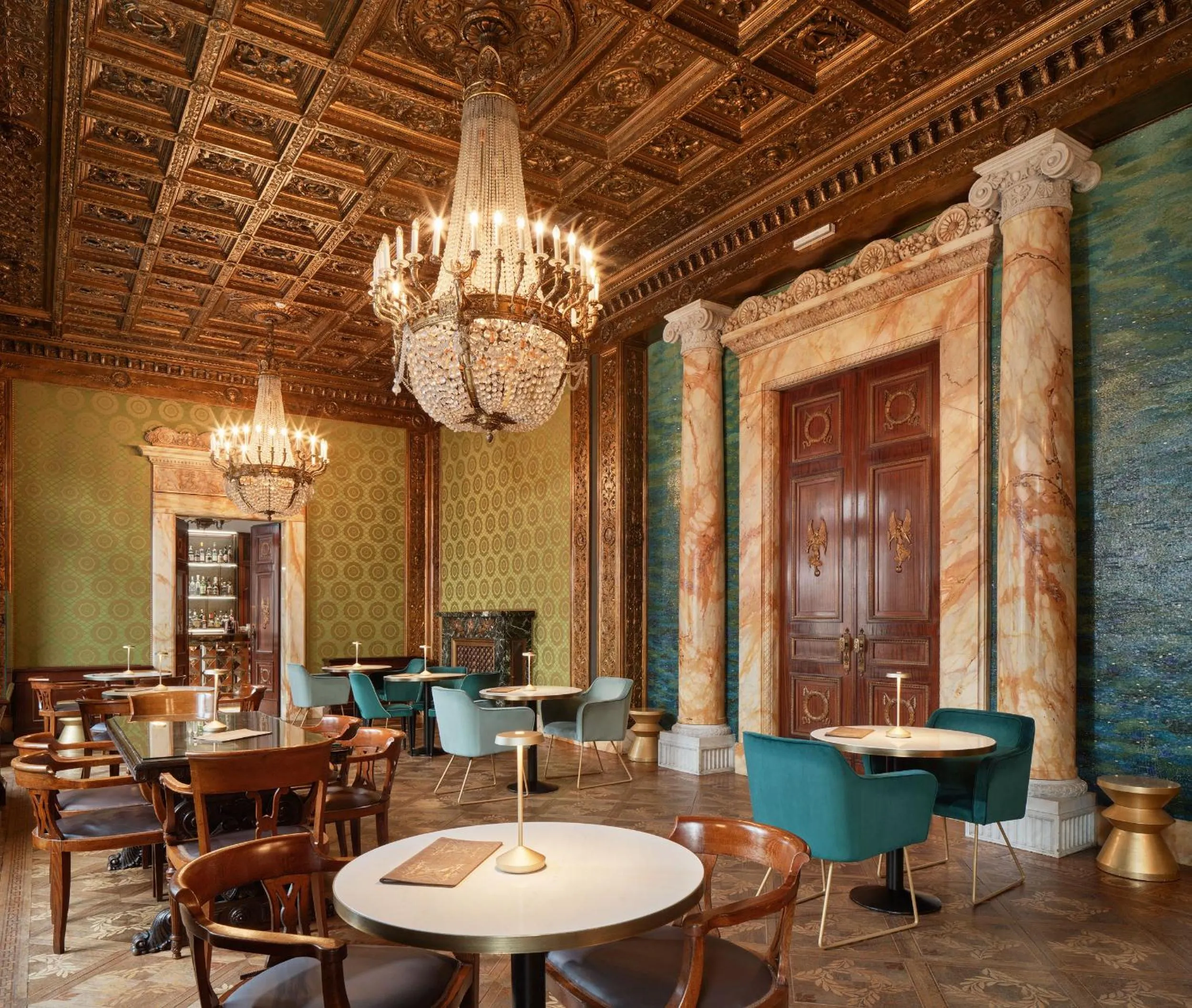 Lounge or bar in DoubleTree By Hilton Trieste