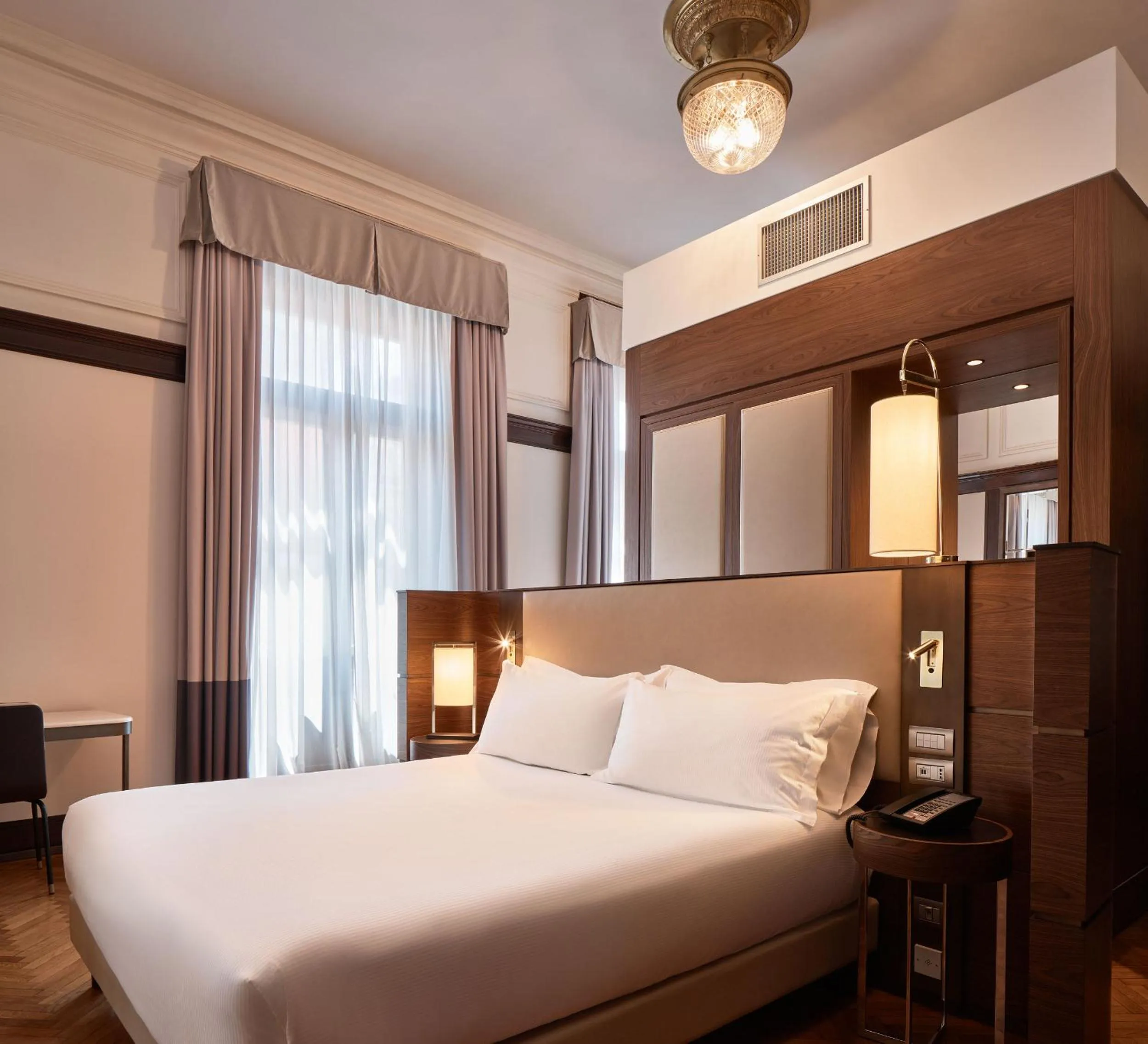 Bedroom, Bed in DoubleTree By Hilton Trieste