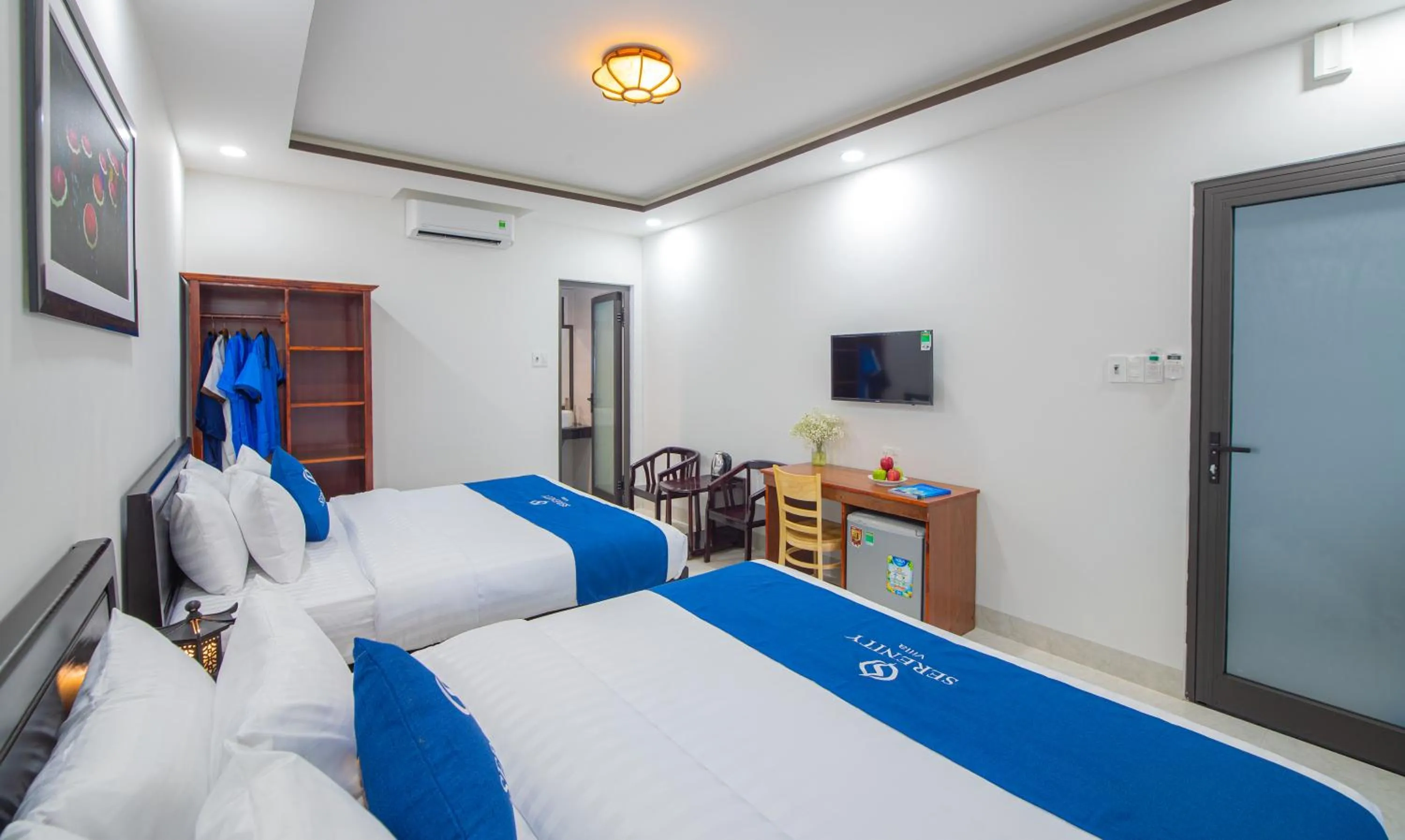 Photo of the whole room, Bed in Serenity Villa Hoi An