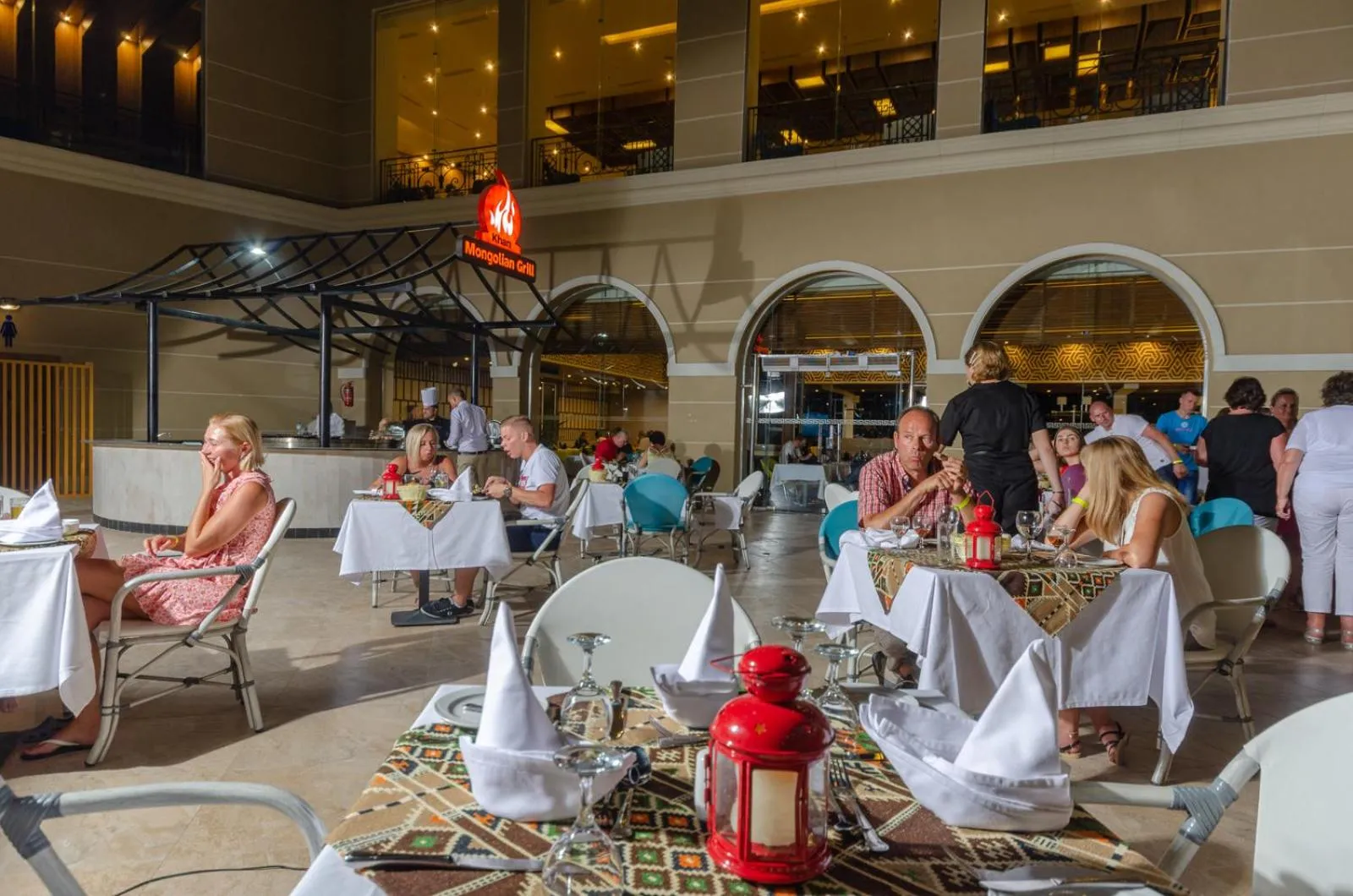 Dinner in Titanic Royal-Families and Couples only