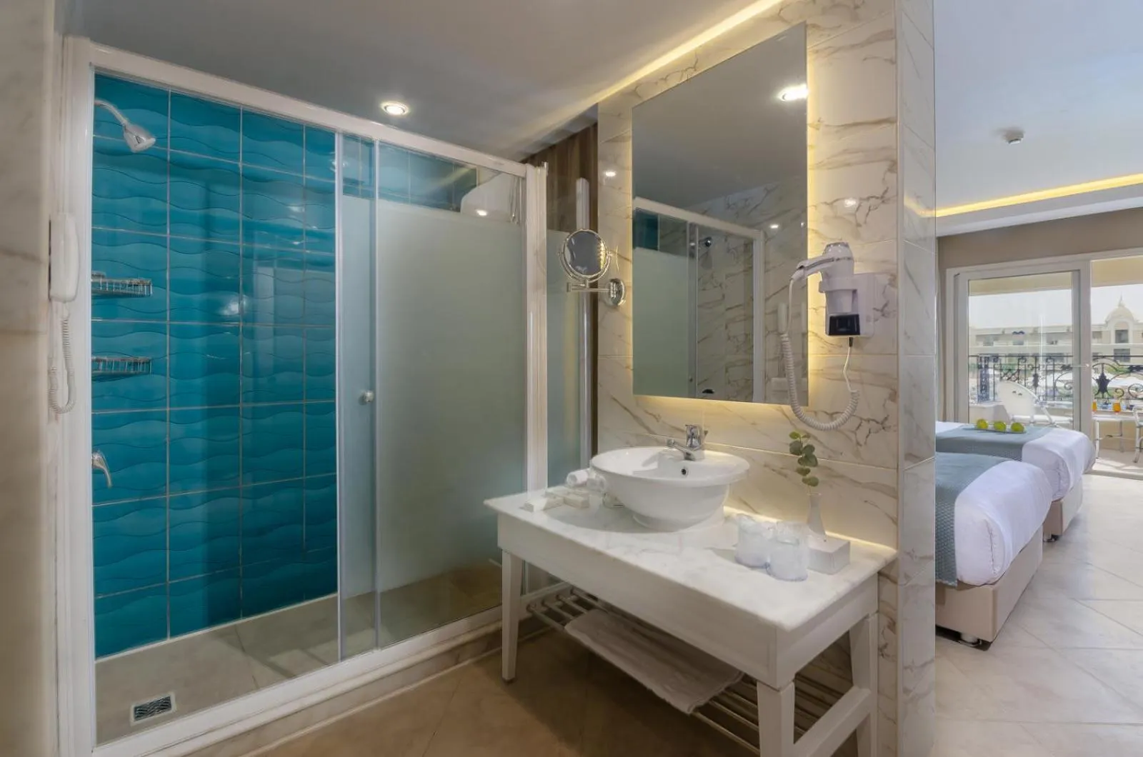 Bathroom in Titanic Royal-Families and Couples only