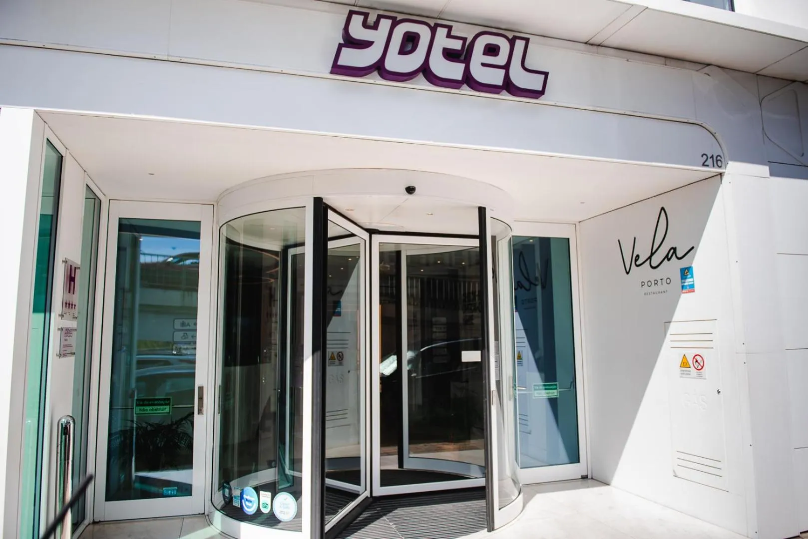 Facade/entrance in YOTEL Porto