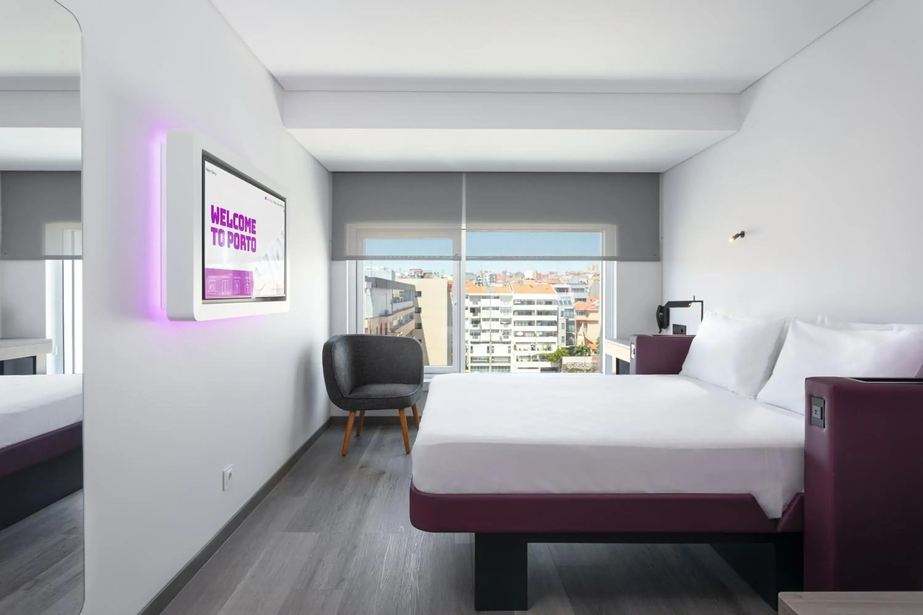 Premium Queen High Floor in YOTEL Porto Premium Queen High Floor in YOTEL Porto