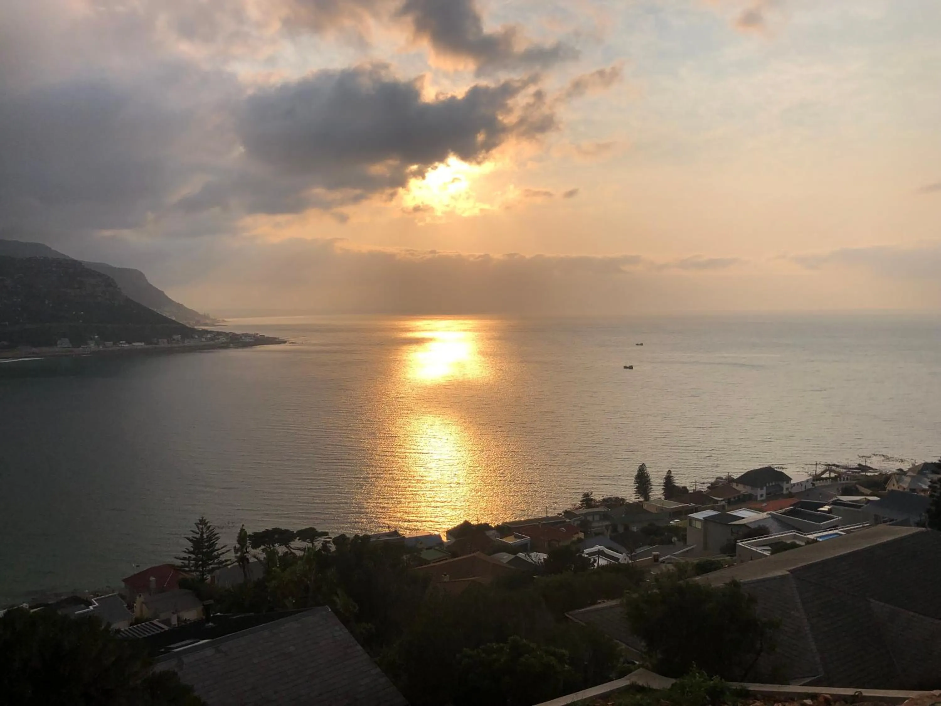 Sunrise in 1 Mountain Rd Boutique B & B