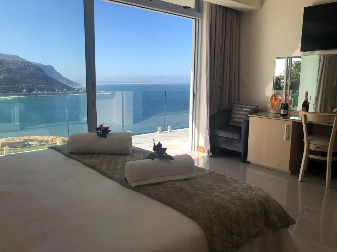 Sea view, Bed in 1 Mountain Rd Boutique B & B