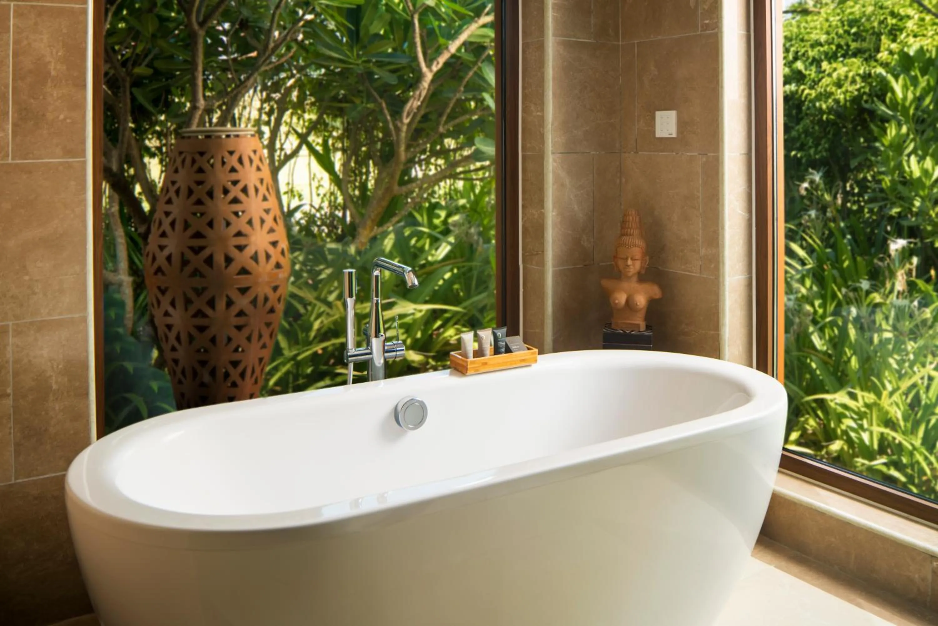 Shower in Mövenpick Resort Cam Ranh