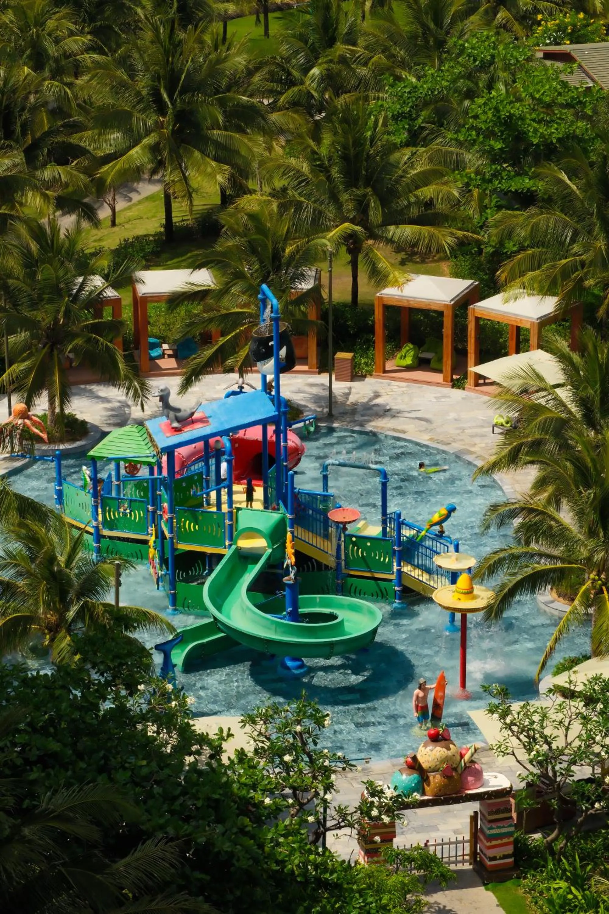 Swimming pool in Mövenpick Resort Cam Ranh