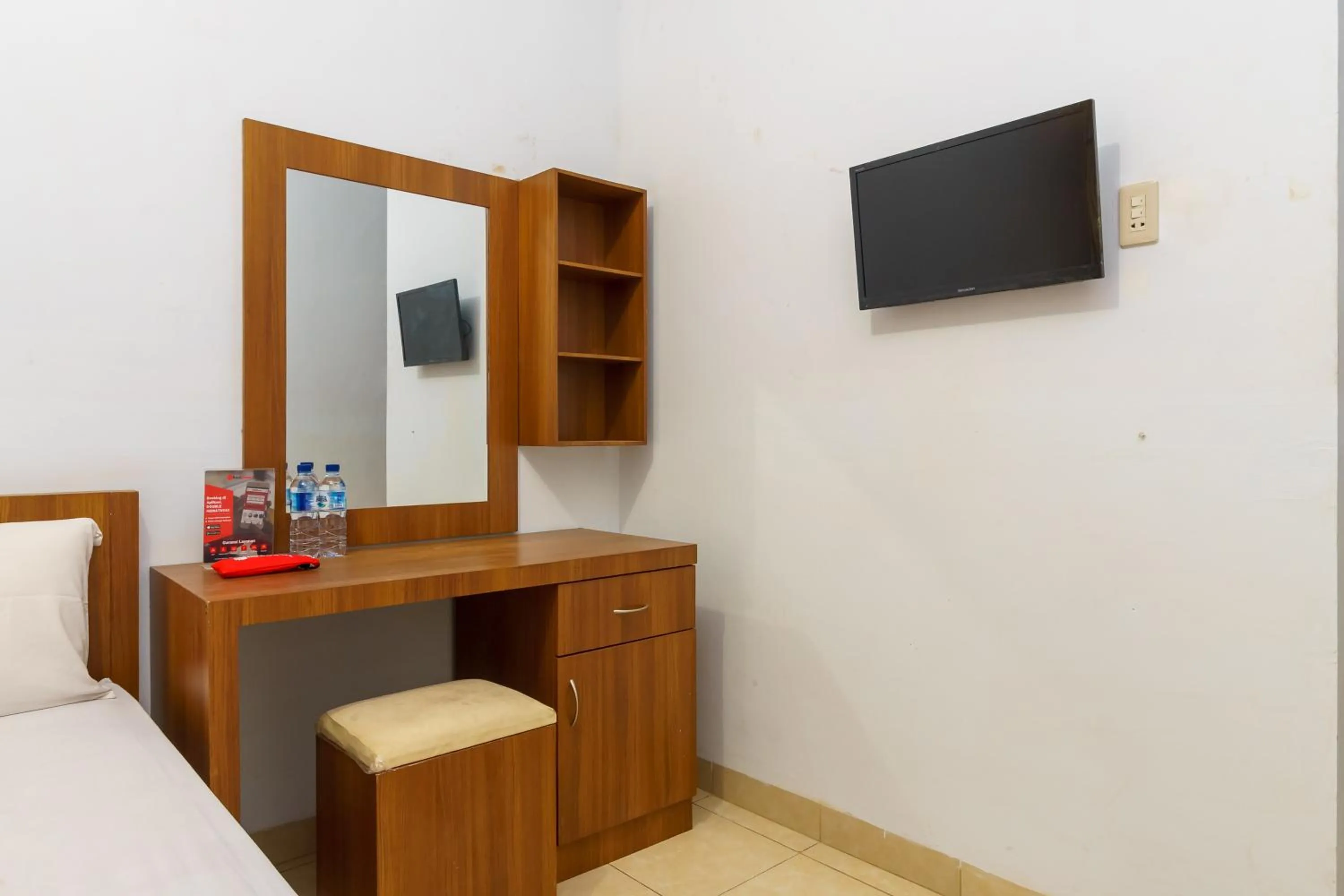 Bedroom, Bed in RedDoorz Syariah@Jalan Dr Mansyur Medan