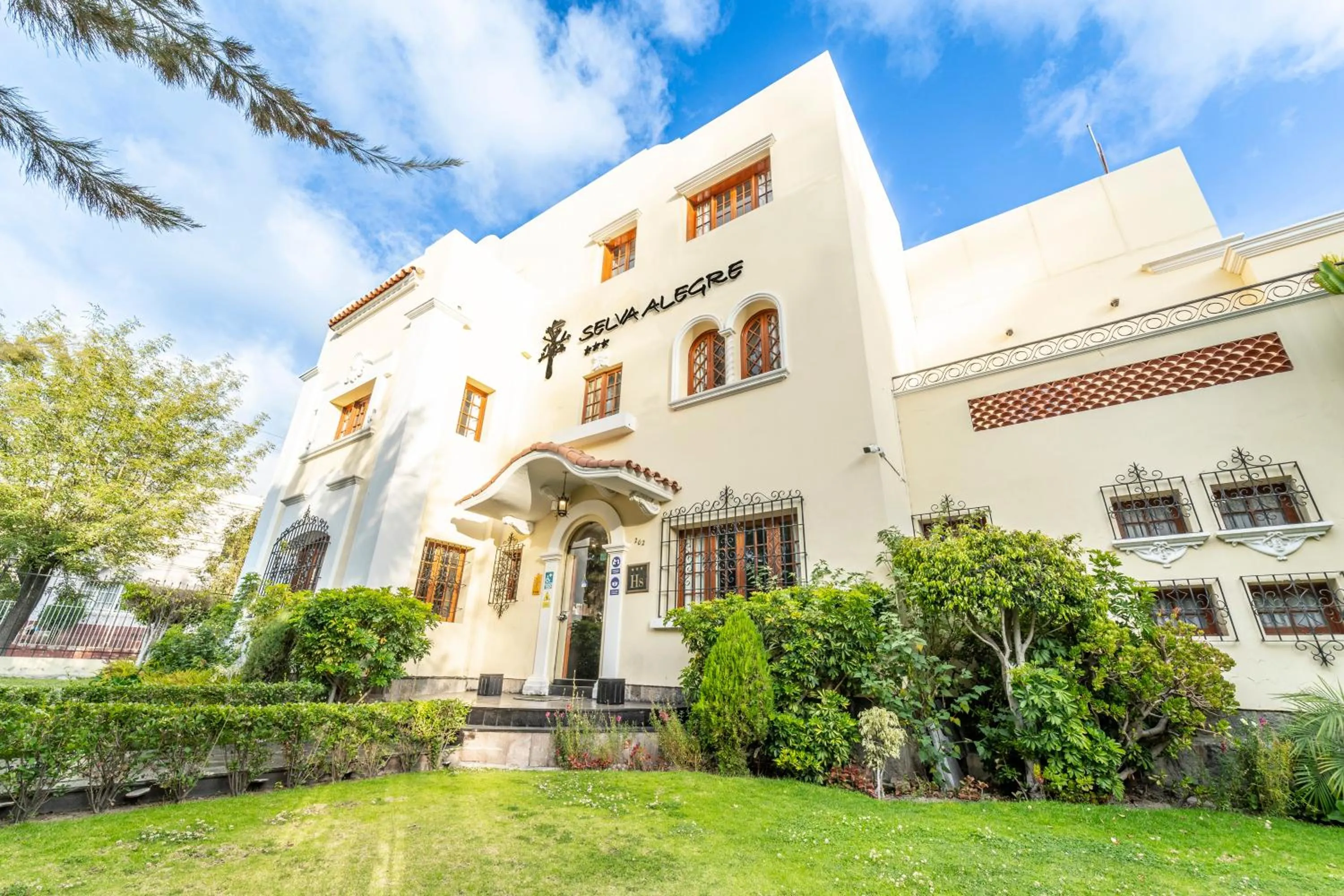 Property building in Hotel Boutique Selva Alegre