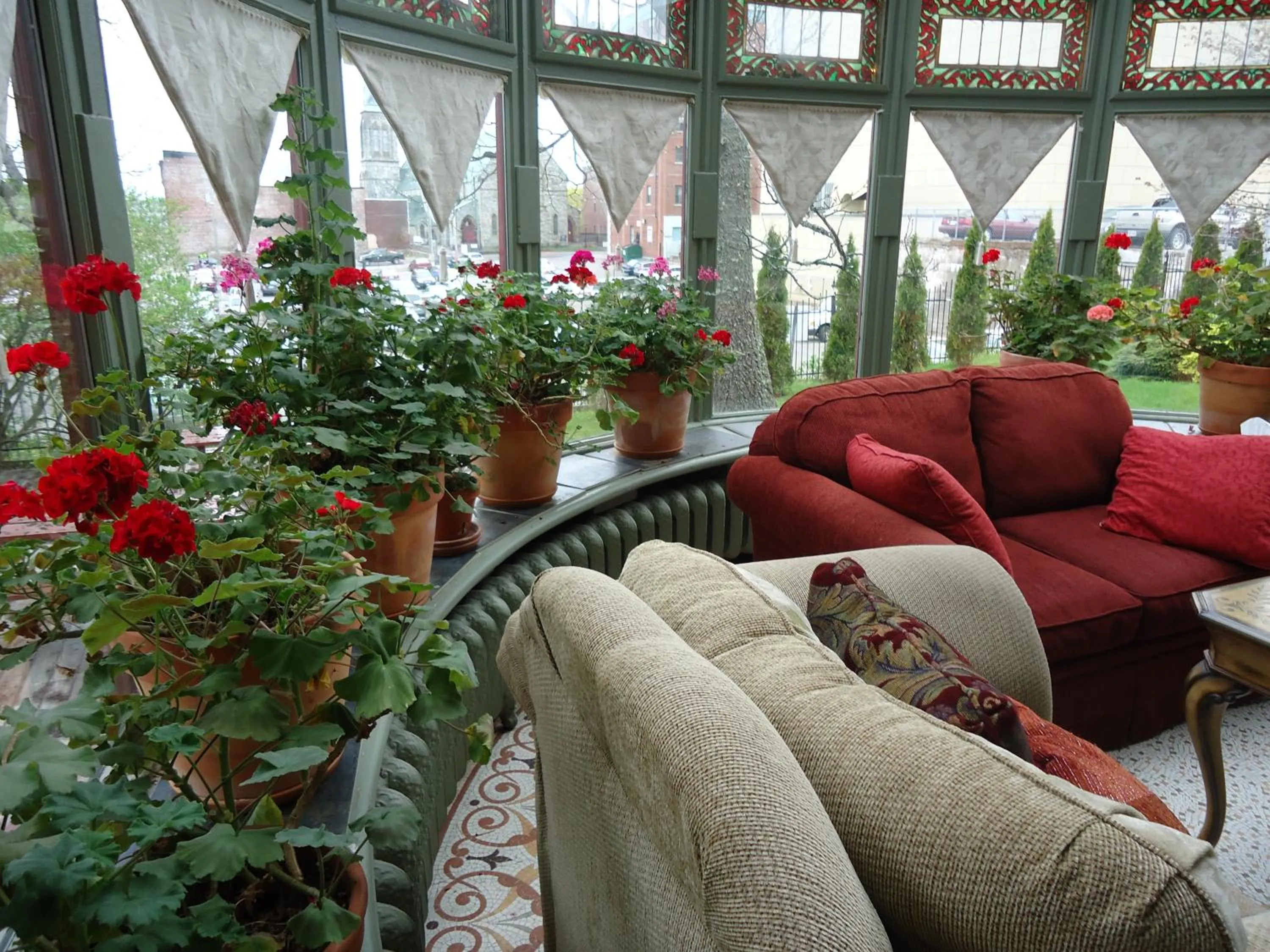 Communal lounge/ TV room in Chipman Hill Suites - Sydney Street