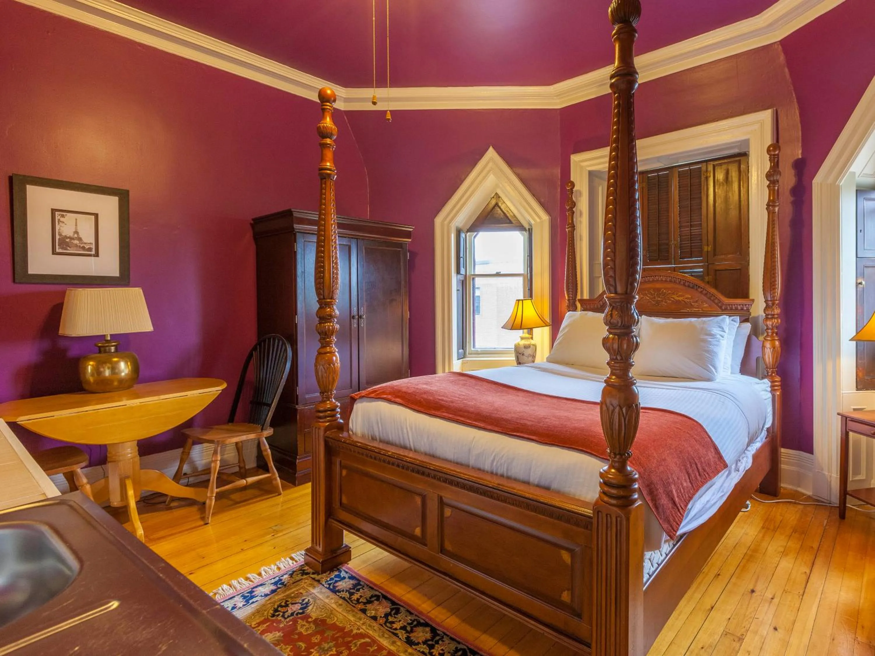 Bed in Chipman Hill Suites - Sydney Street