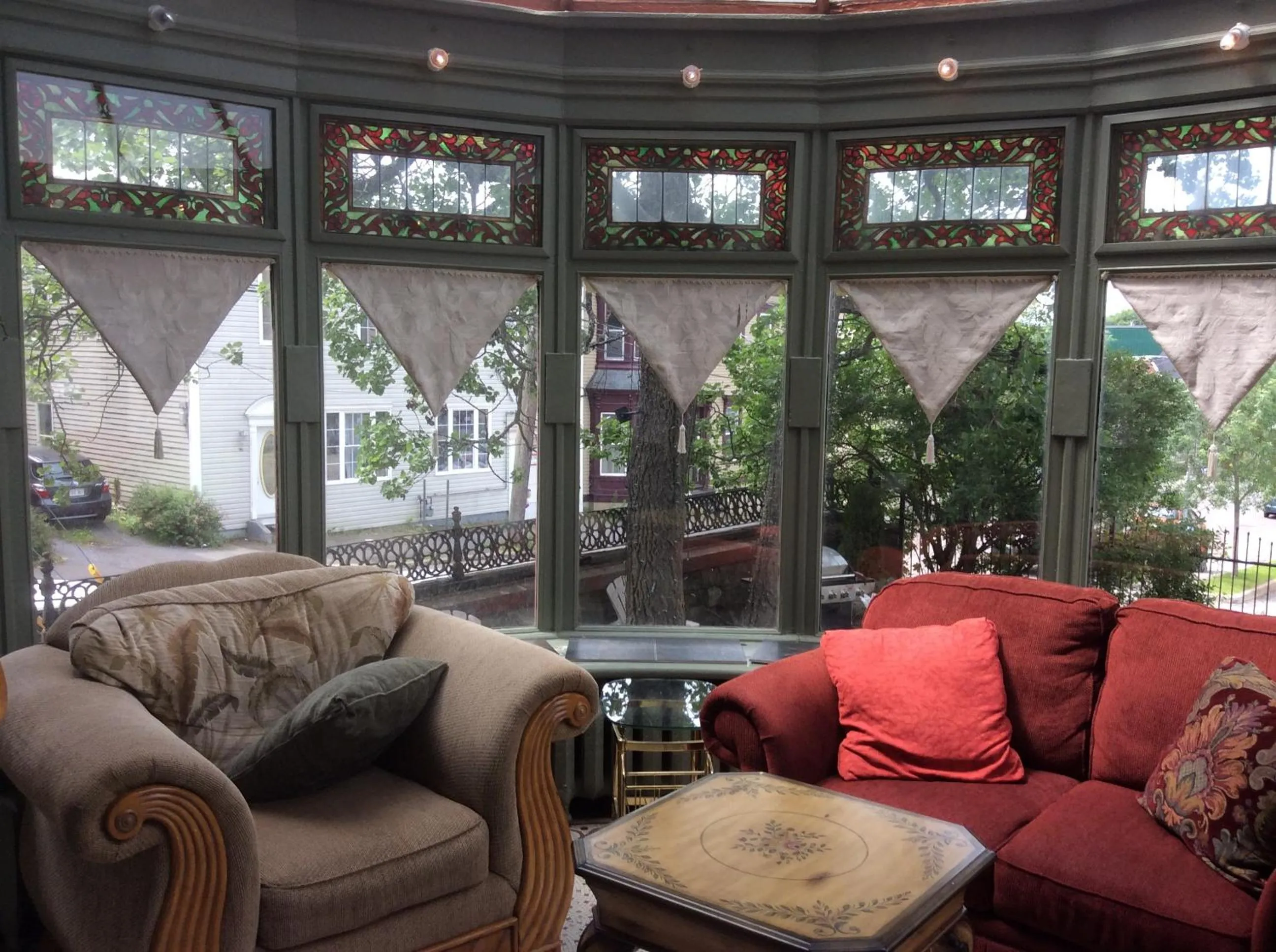 Communal lounge/ TV room in Chipman Hill Suites - Sydney Street