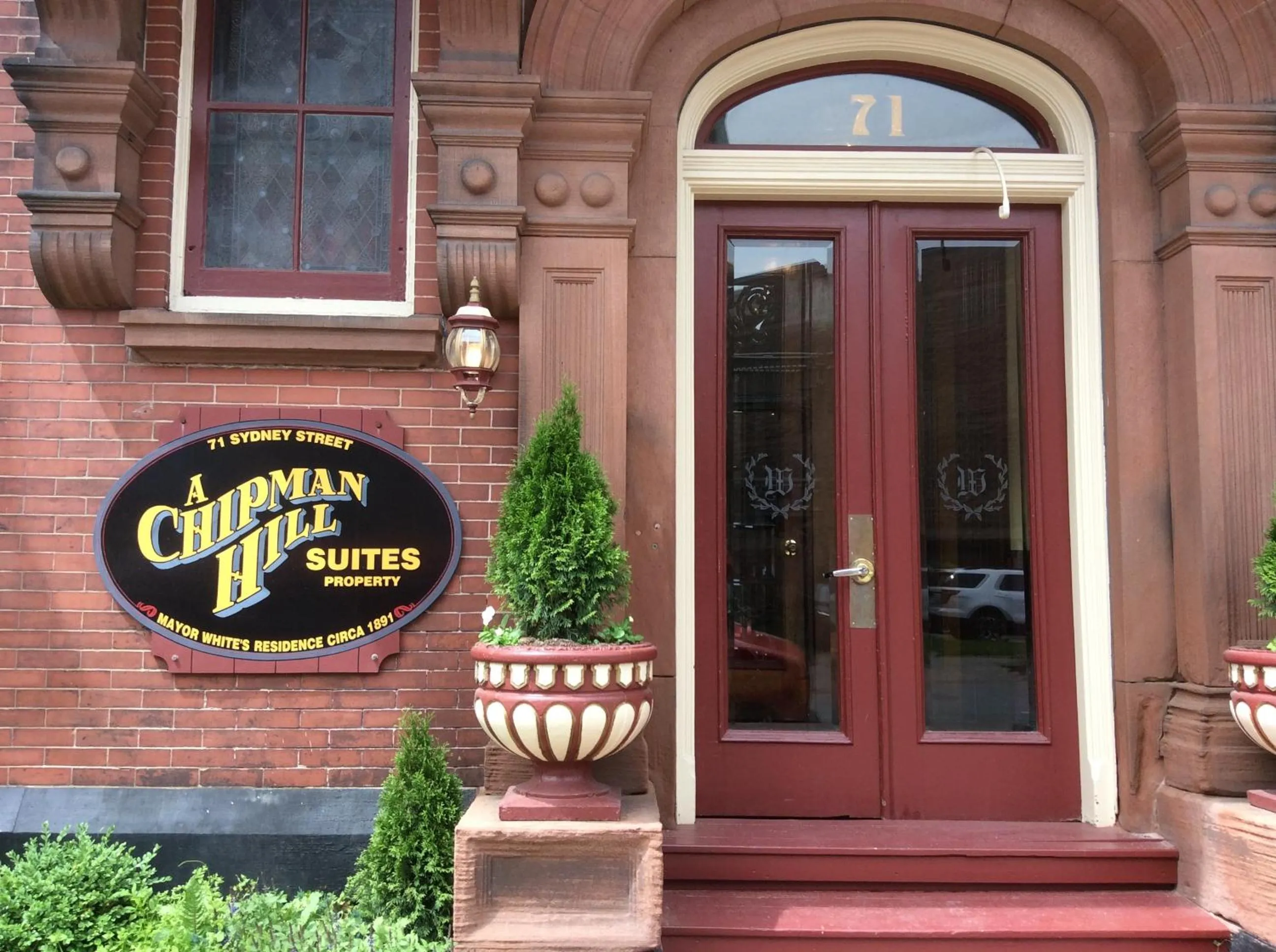 Facade/entrance in Chipman Hill Suites - Sydney Street