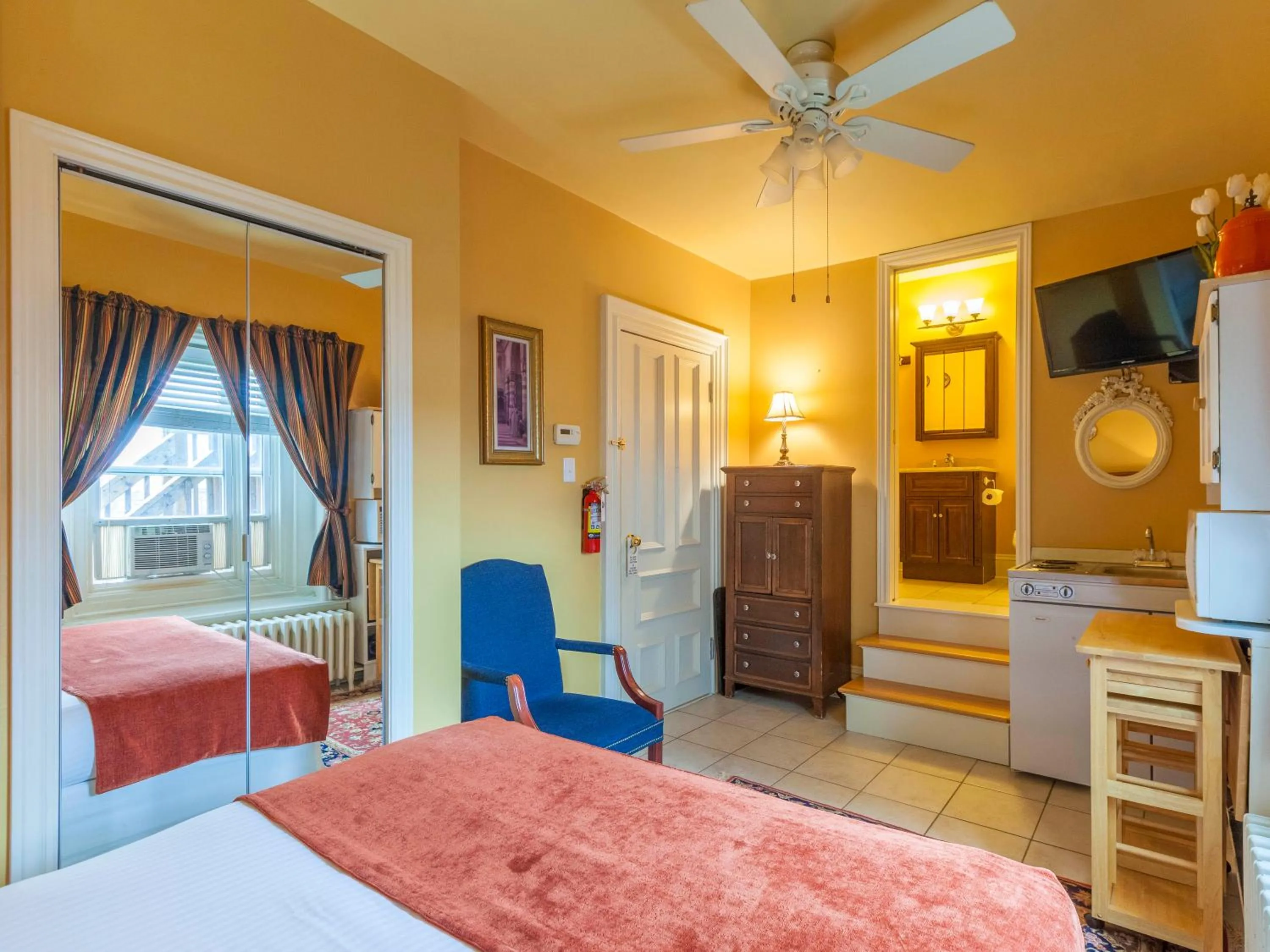 Photo of the whole room in Chipman Hill Suites - Sydney Street