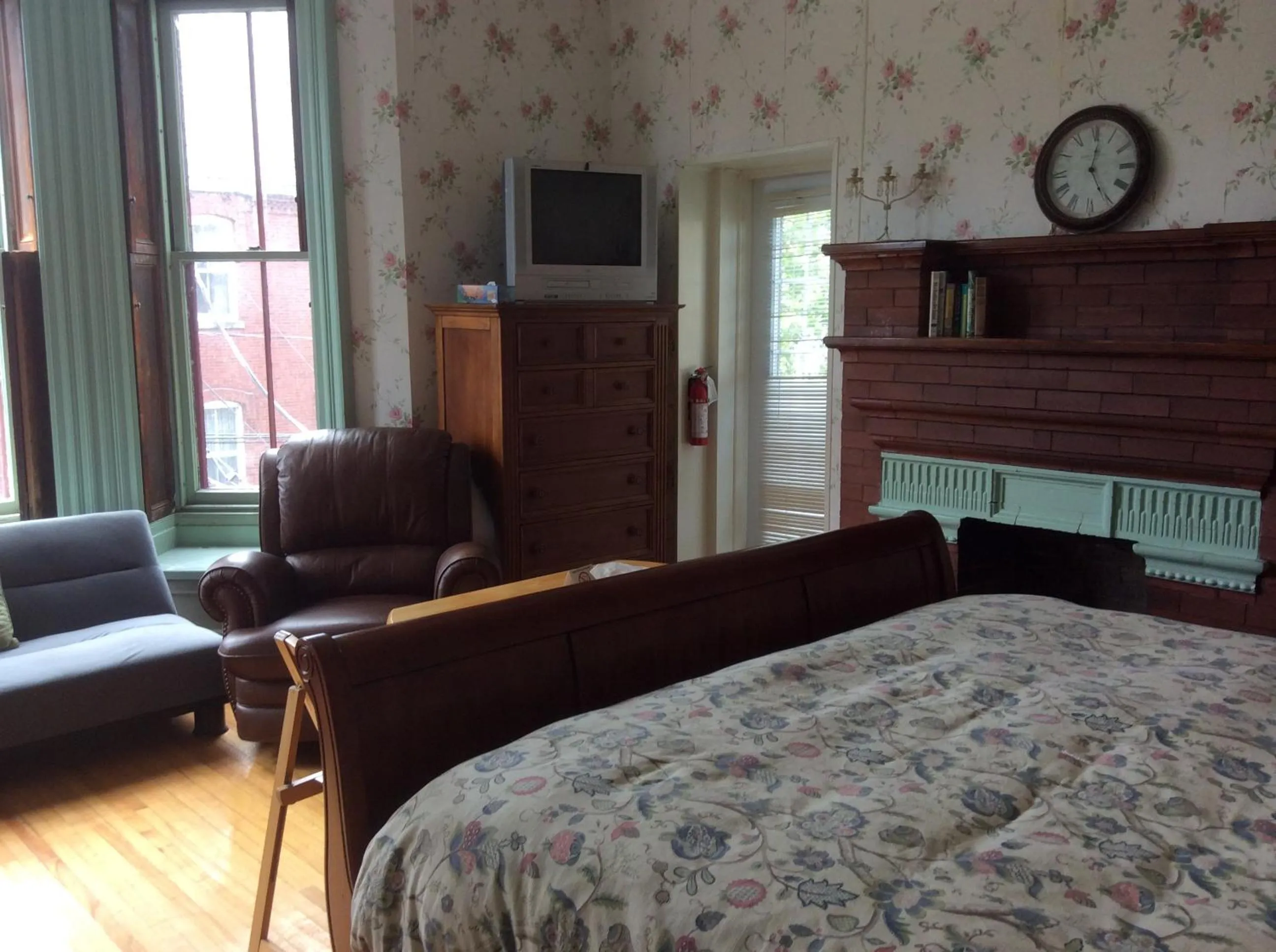 Photo of the whole room in Chipman Hill Suites - Sydney Street