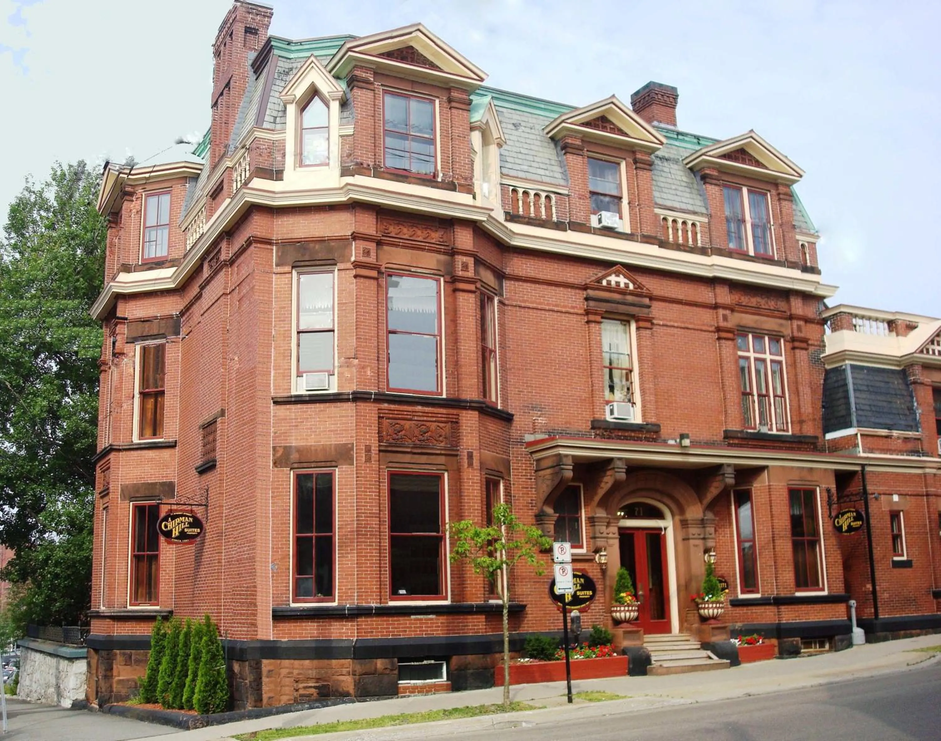 Facade/entrance in Chipman Hill Suites - Sydney Street