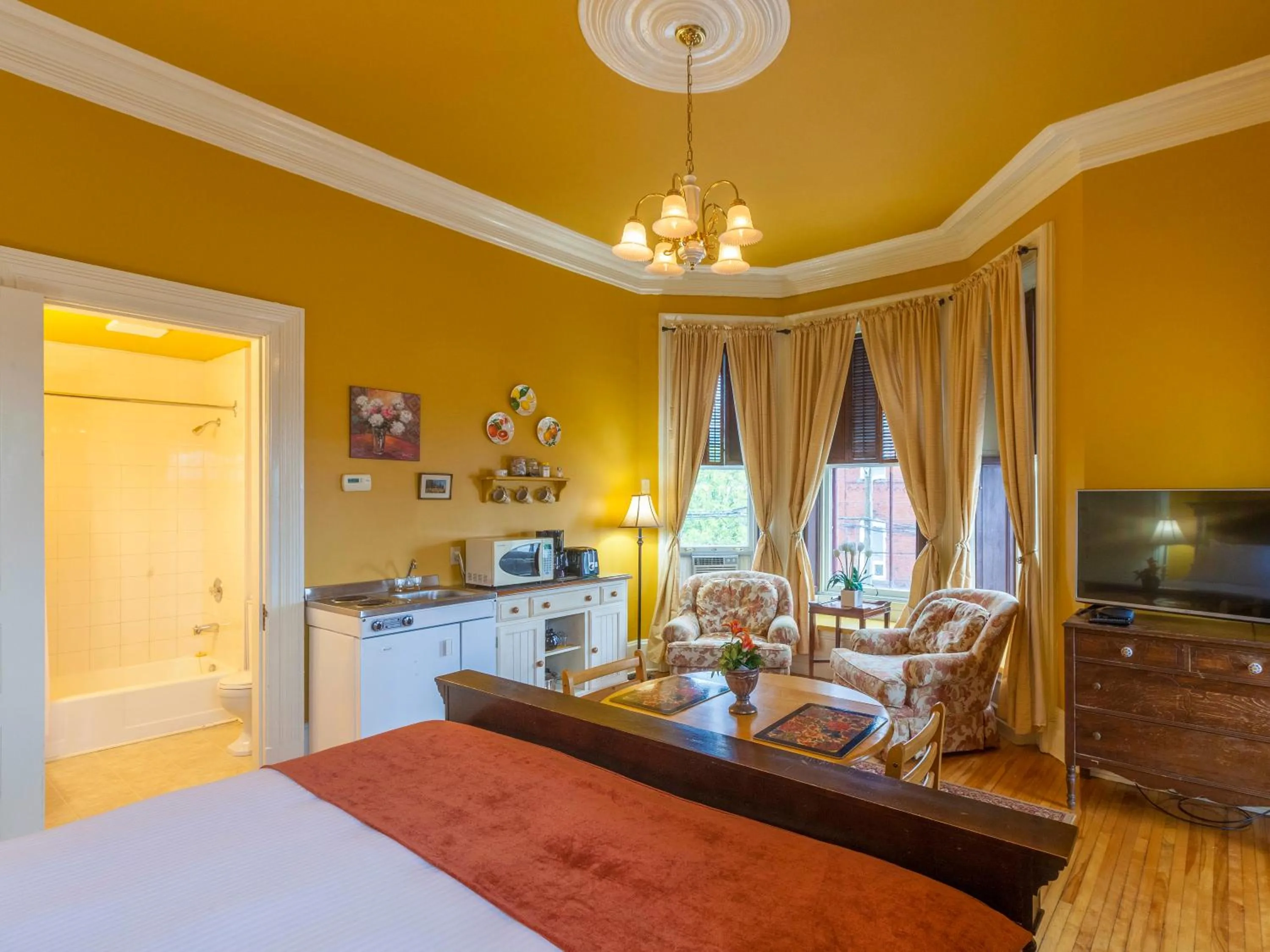 Photo of the whole room in Chipman Hill Suites - Sydney Street