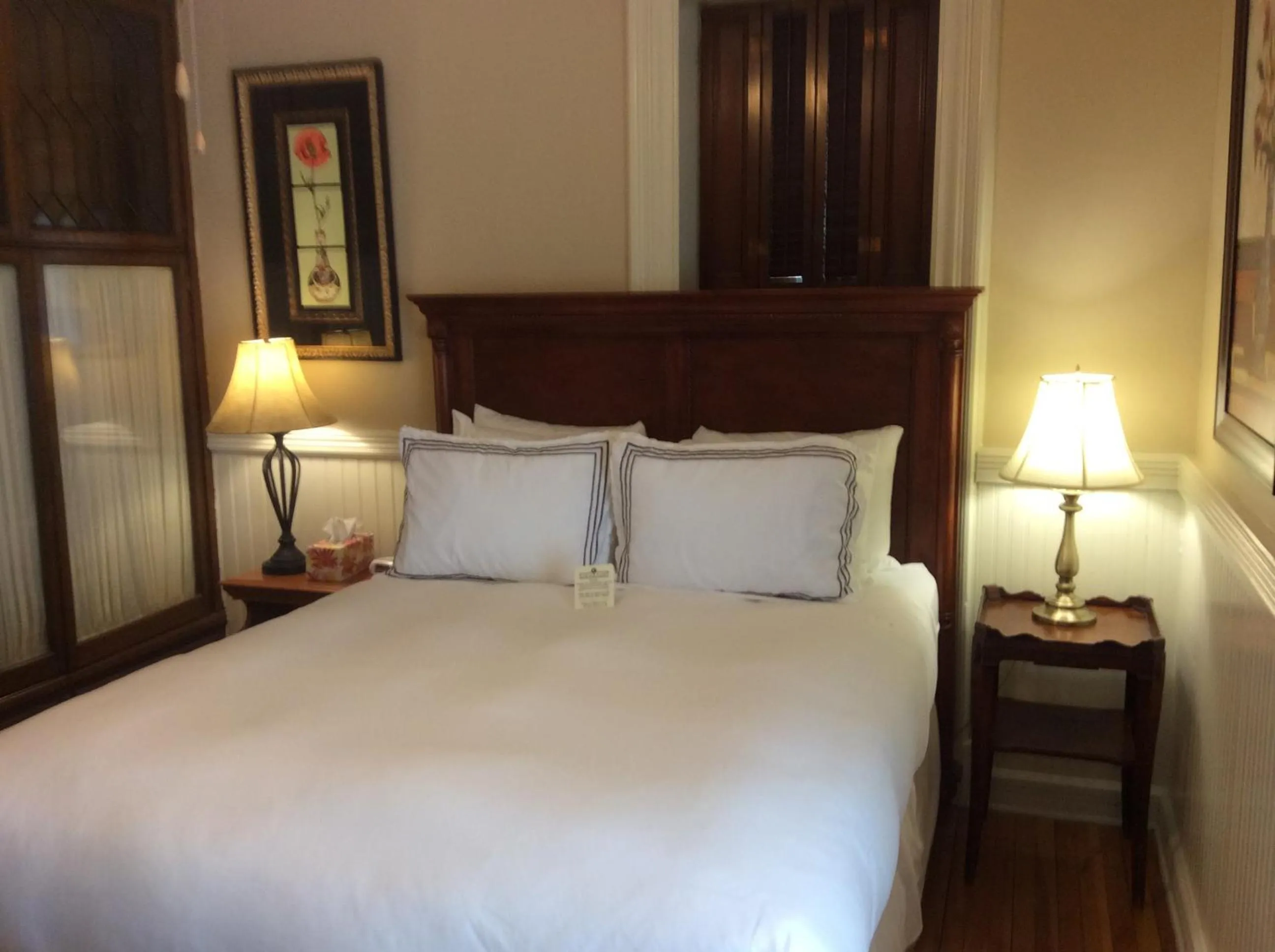 Bed in Chipman Hill Suites - Sydney Street