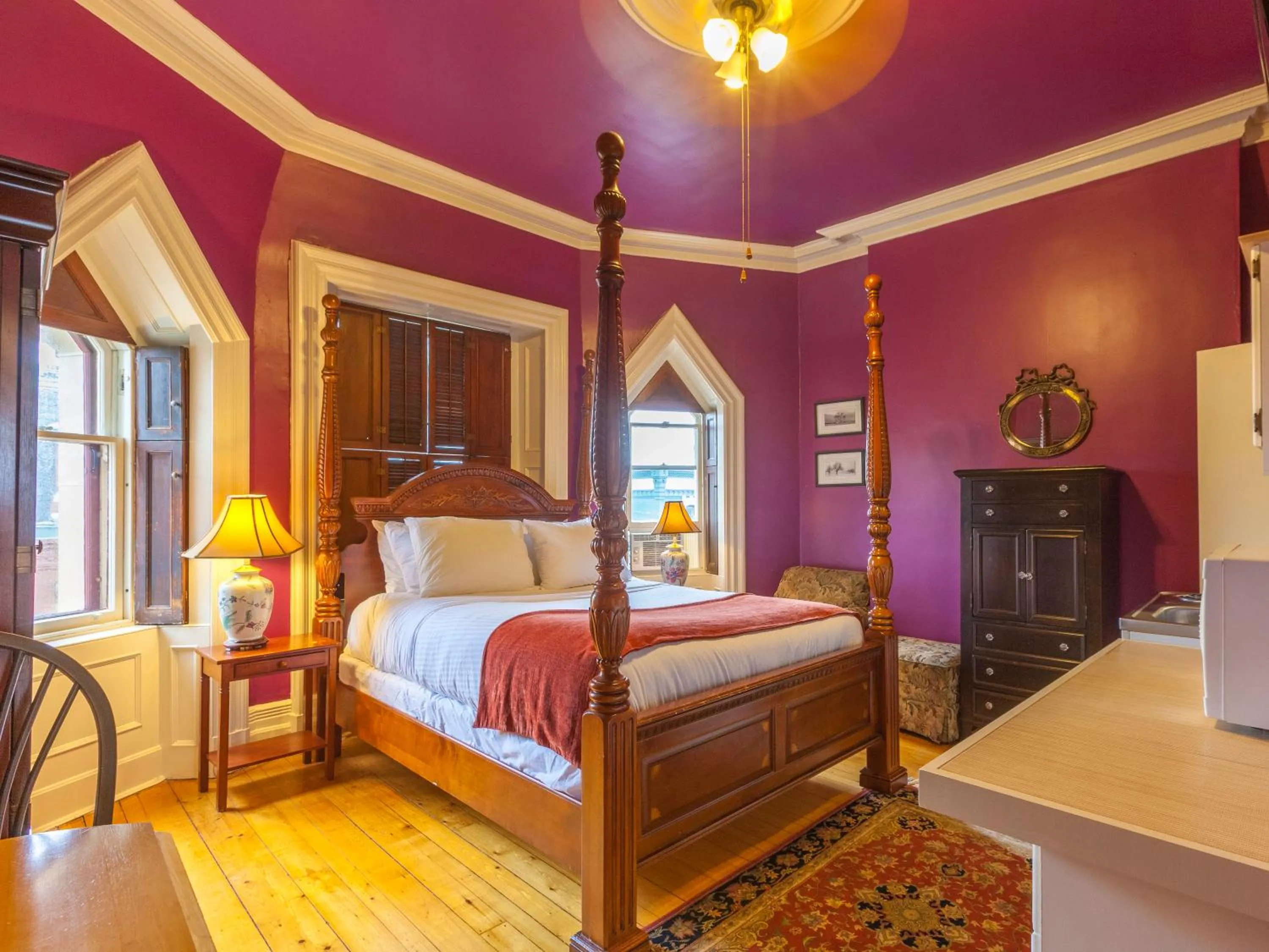 Bed in Chipman Hill Suites - Sydney Street